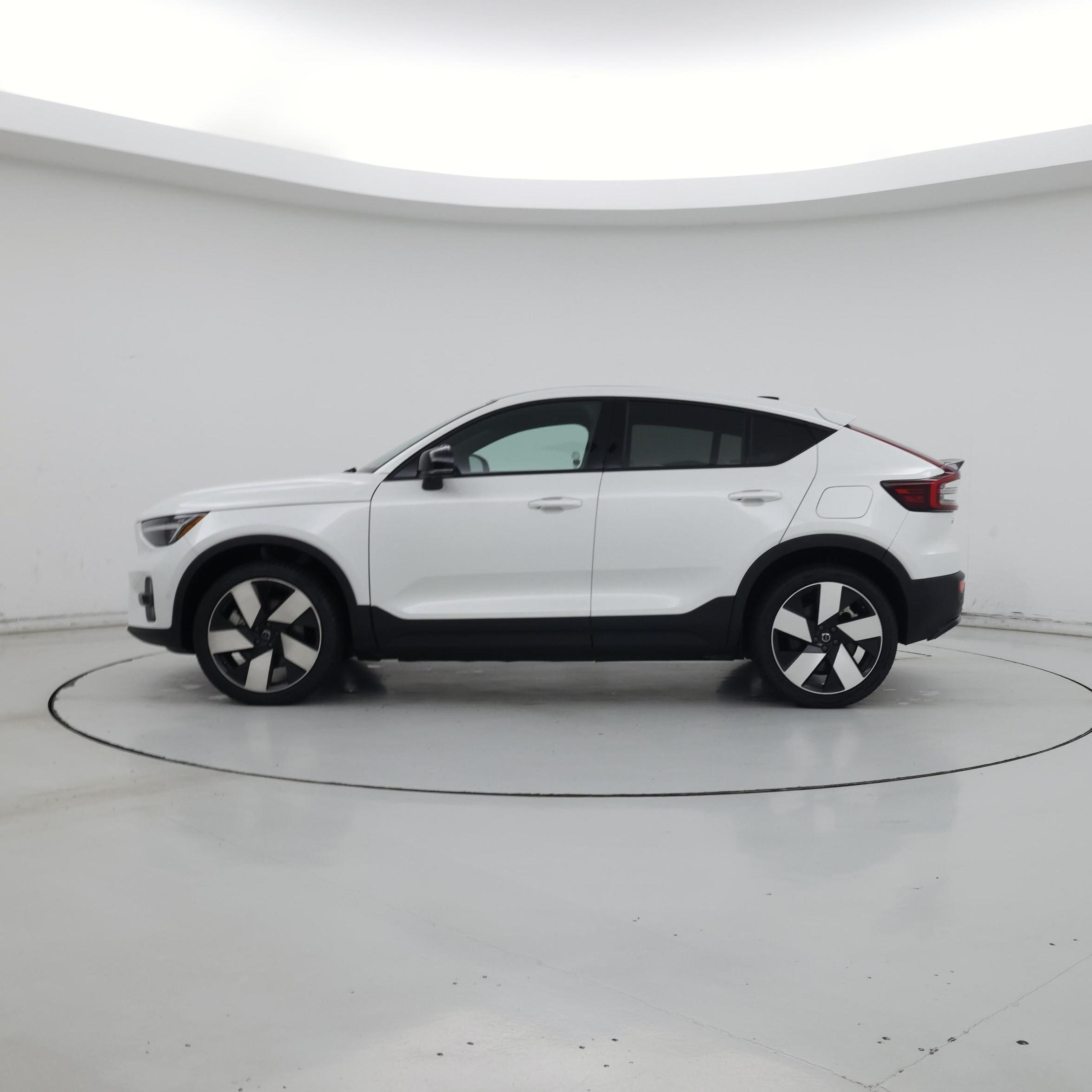 Thumbnail: 2023 Volvo C40 - 3