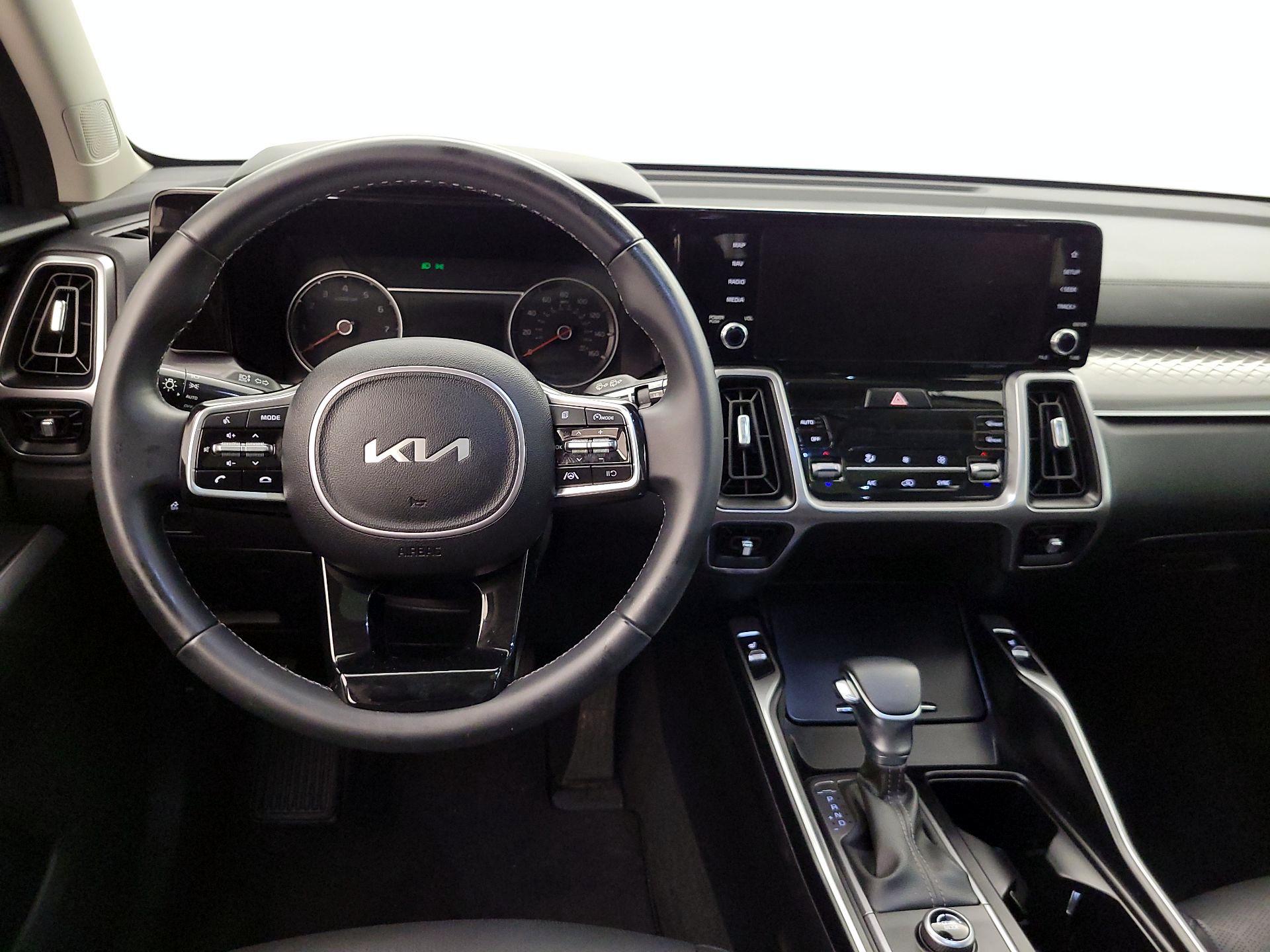 Thumbnail: 2023 Kia Sorento - 10