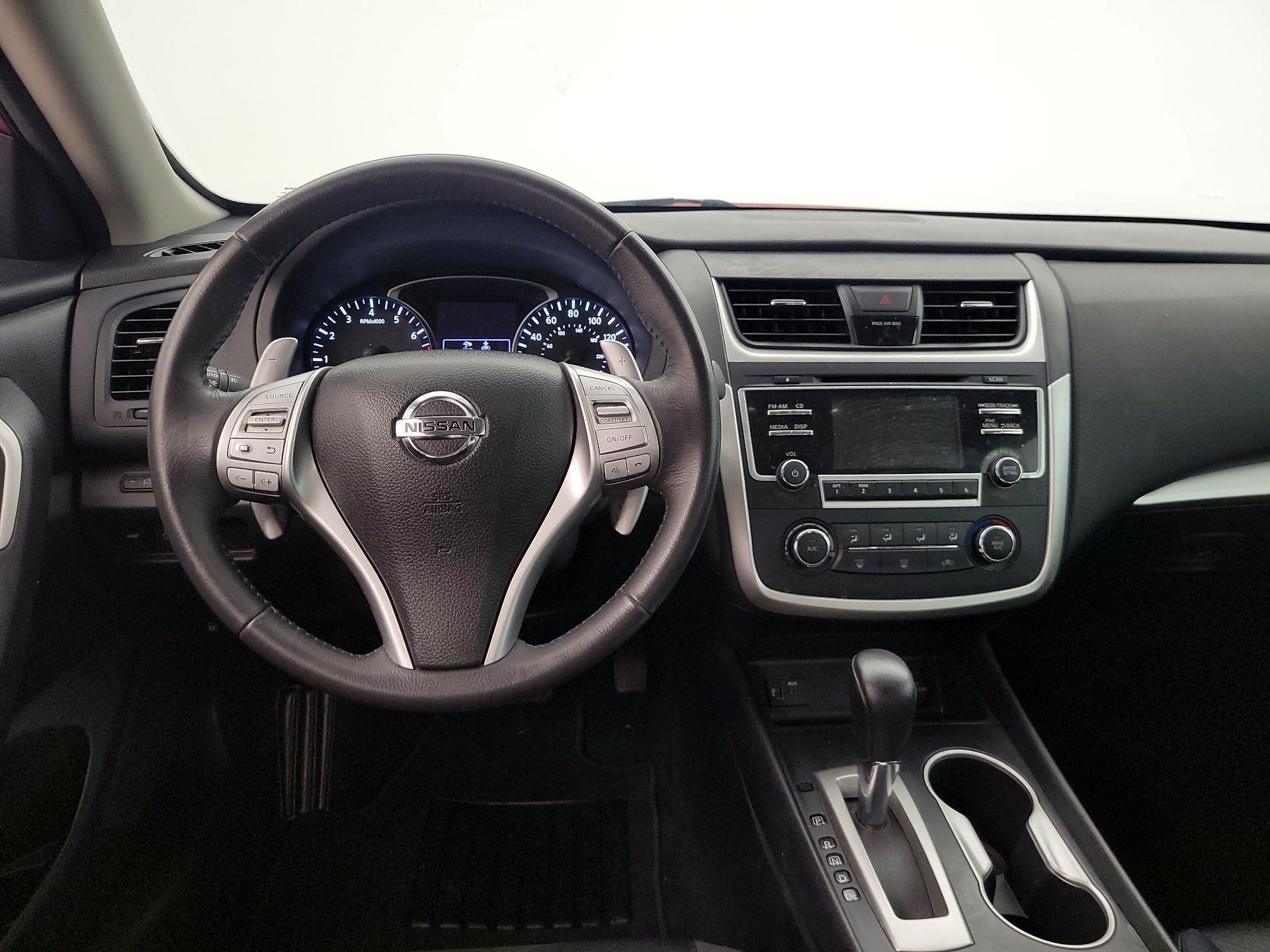Thumbnail: 2017 Nissan Altima - 10