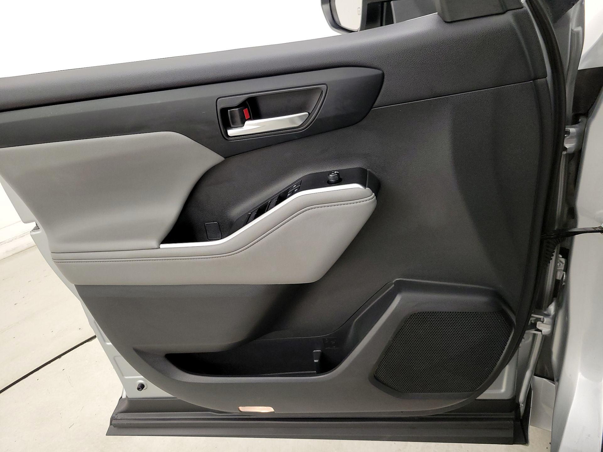 Thumbnail: 2021 Toyota Highlander - 12