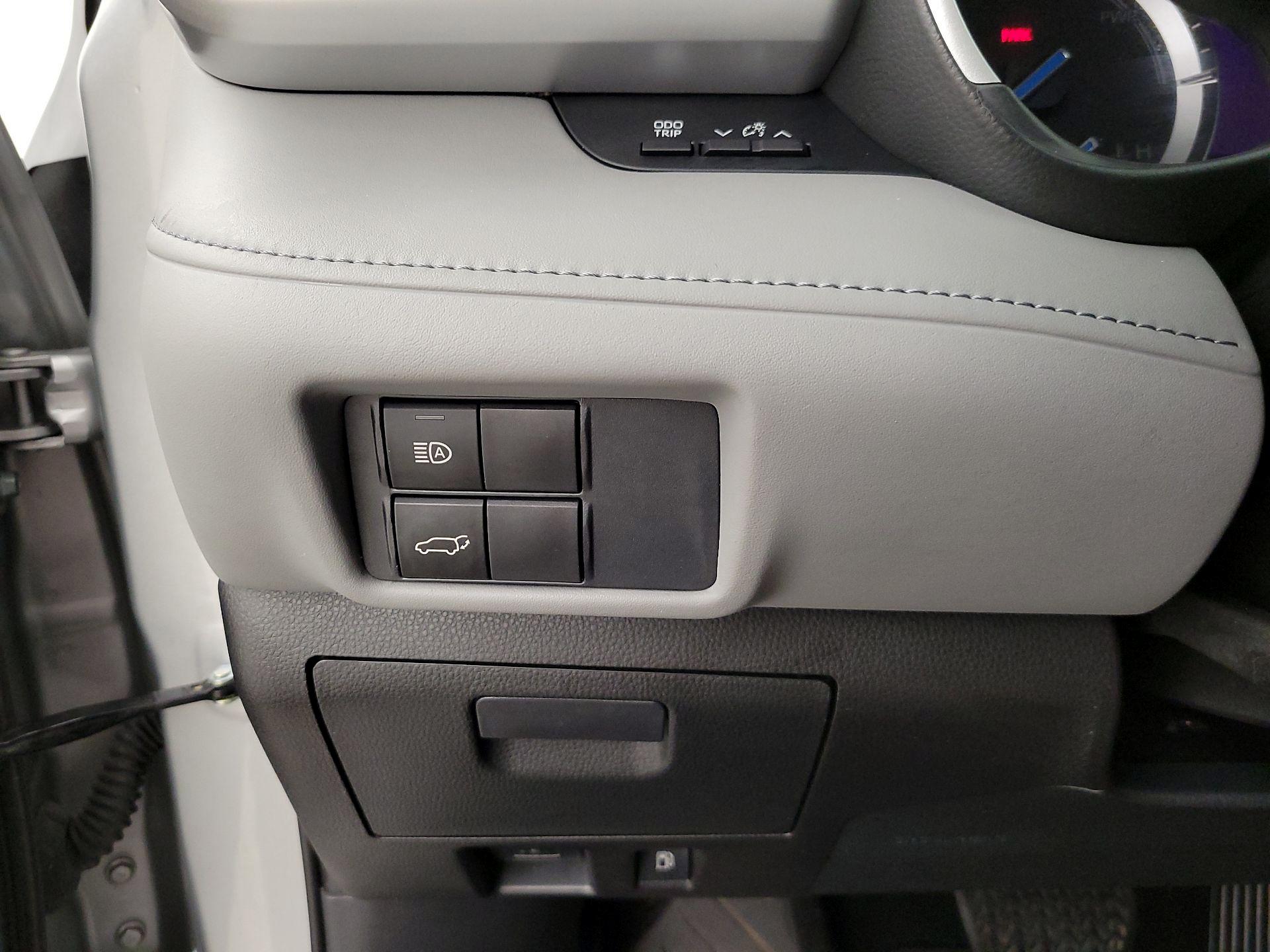Thumbnail: 2021 Toyota Highlander - 13