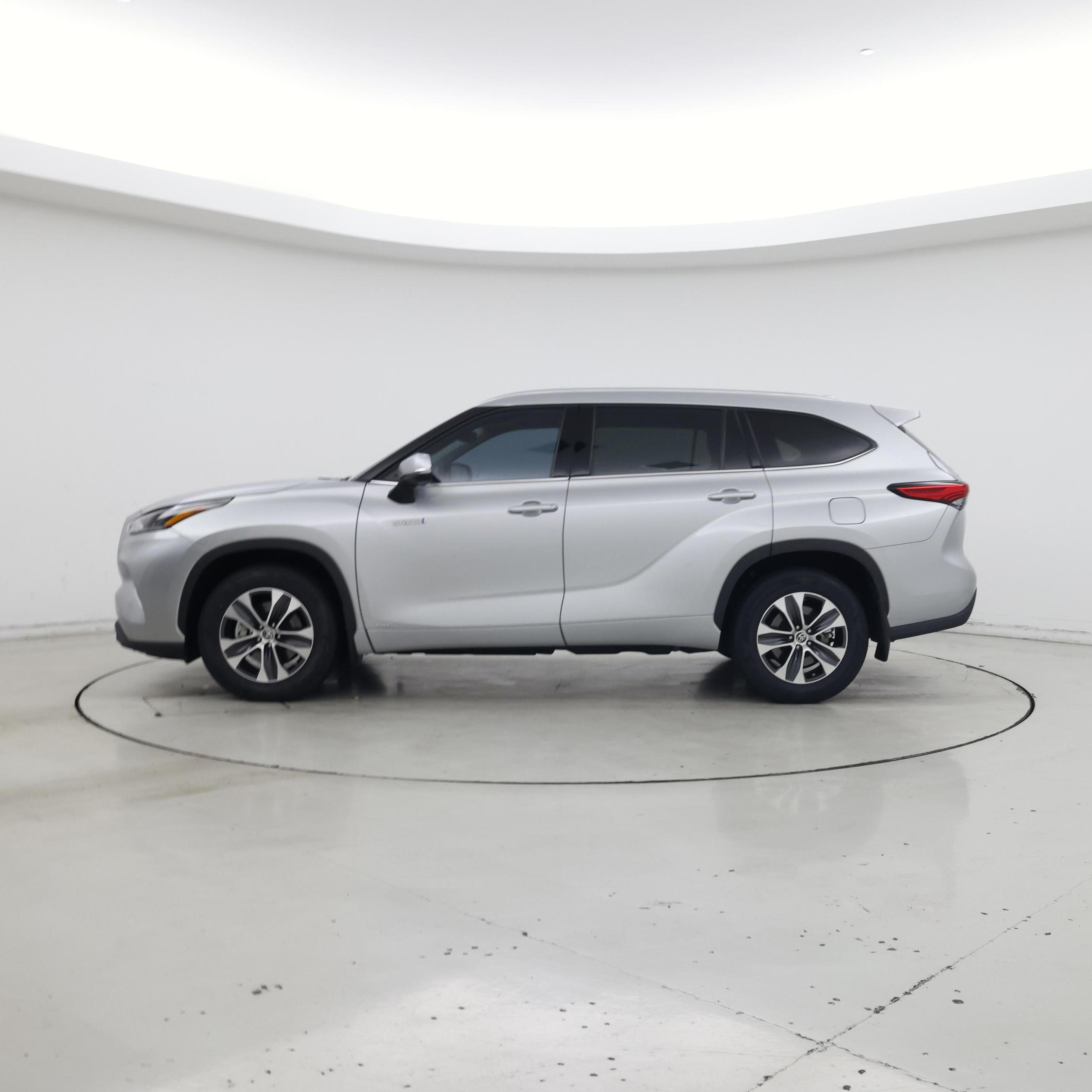 Thumbnail: 2021 Toyota Highlander - 3