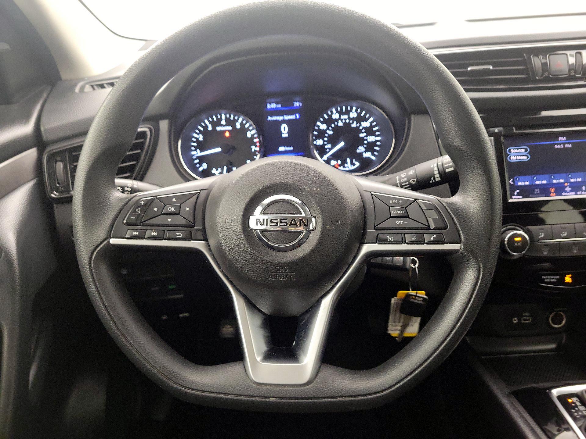 Thumbnail: 2021 Nissan Rogue Sport - 10
