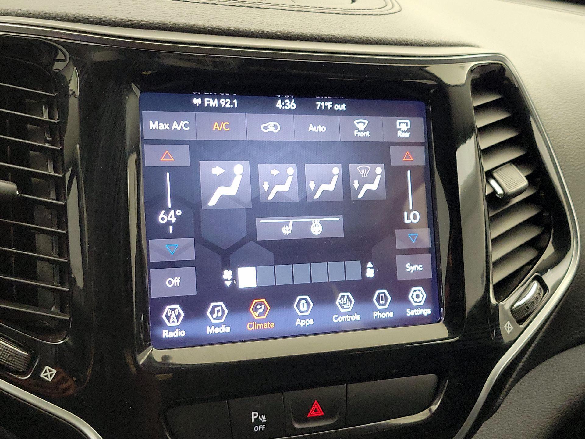 Thumbnail: 2019 Jeep Cherokee - 16