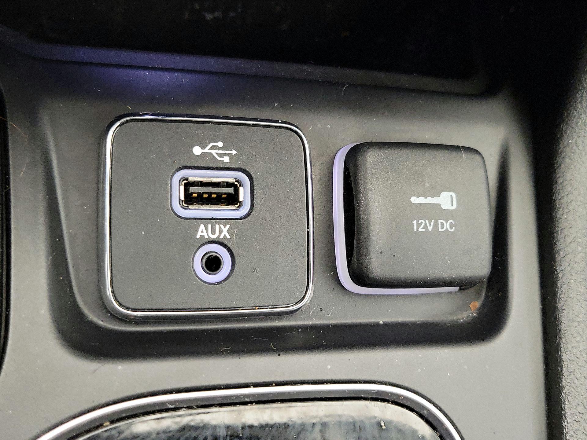 Thumbnail: 2019 Jeep Cherokee - 18