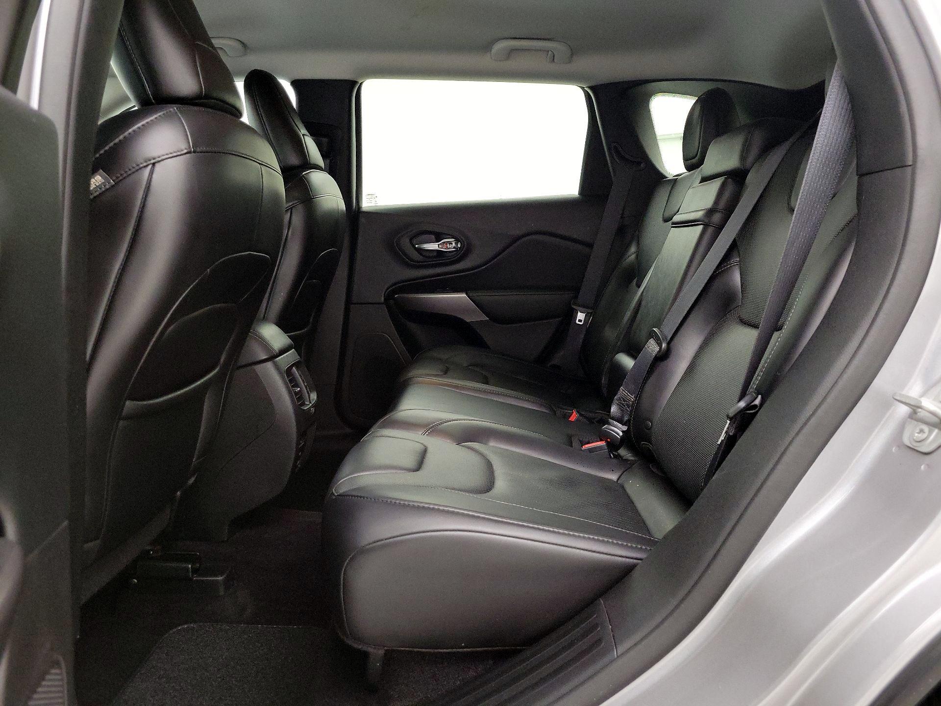Thumbnail: 2019 Jeep Cherokee - 19