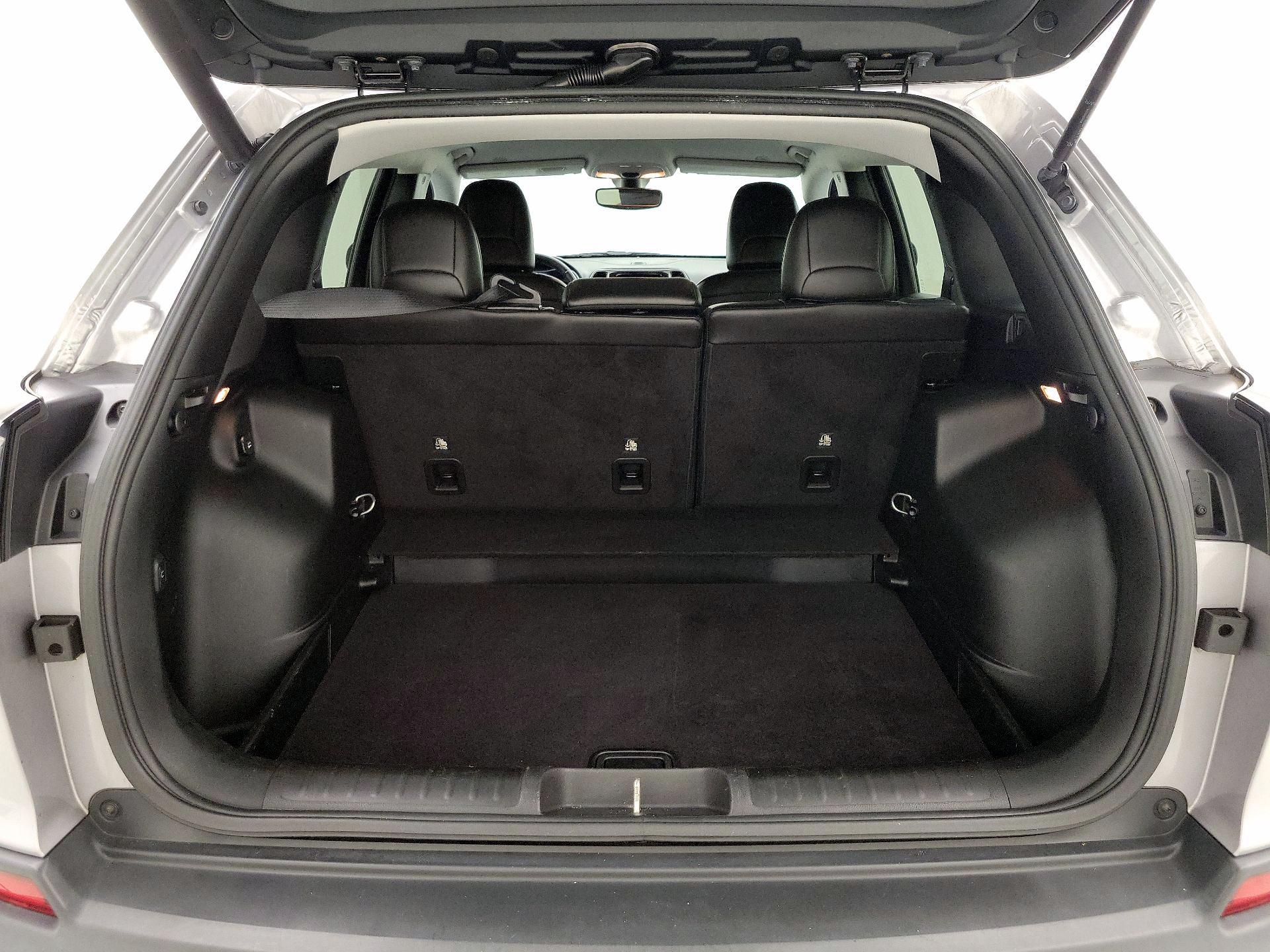 Thumbnail: 2019 Jeep Cherokee - 20