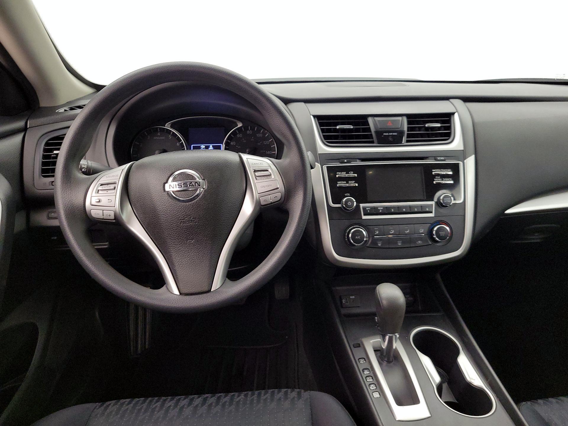 Thumbnail: 2018 Nissan Altima - 10