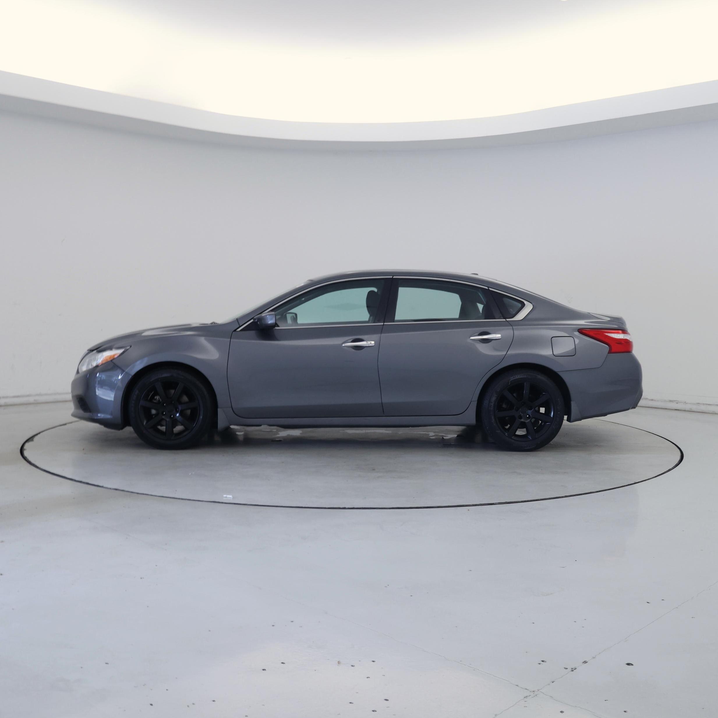 Thumbnail: 2017 Nissan Altima - 3