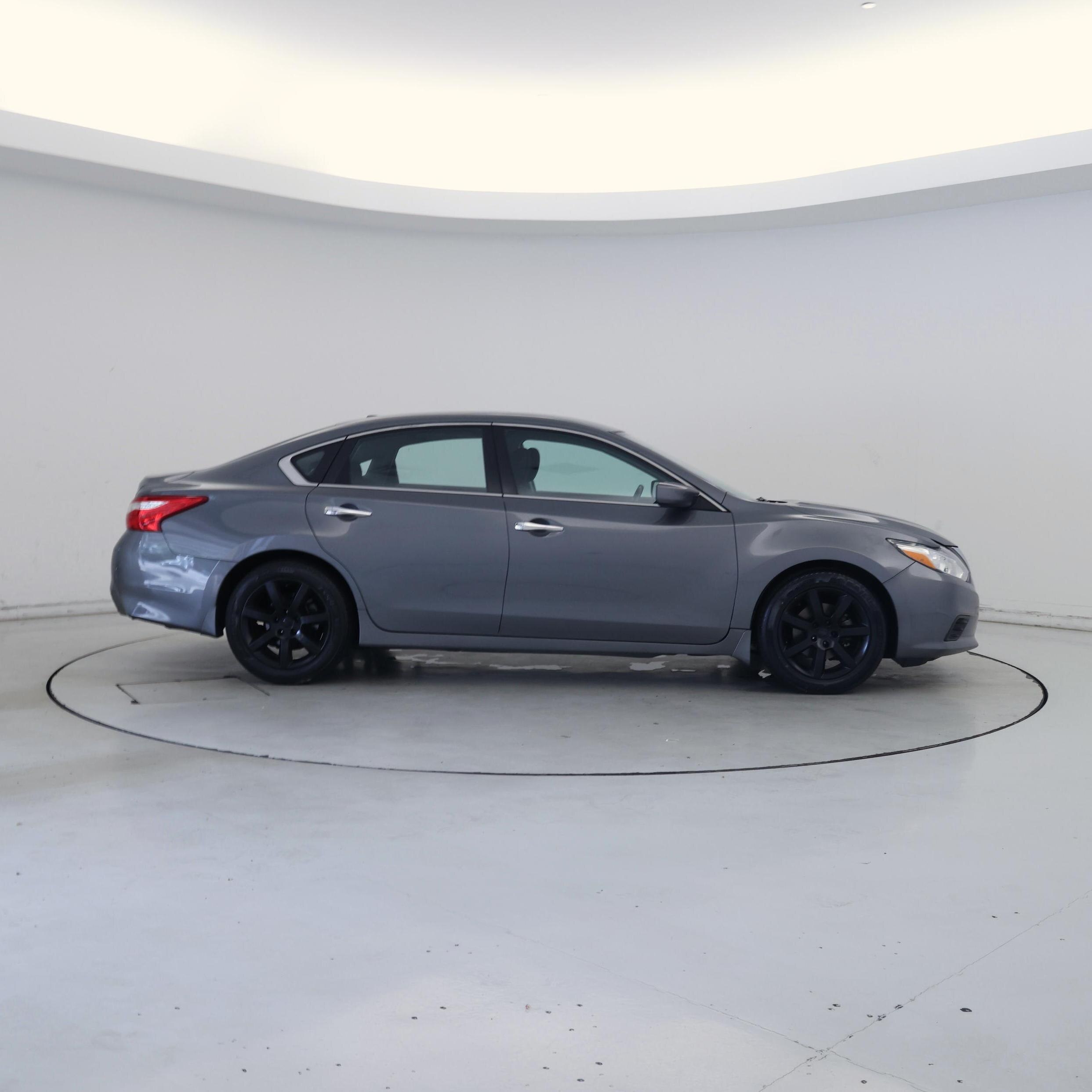 Thumbnail: 2017 Nissan Altima - 7