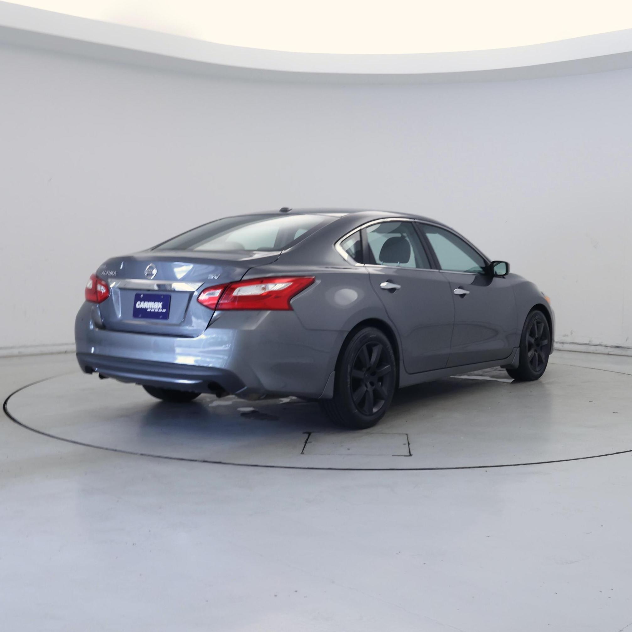 Thumbnail: 2017 Nissan Altima - 8
