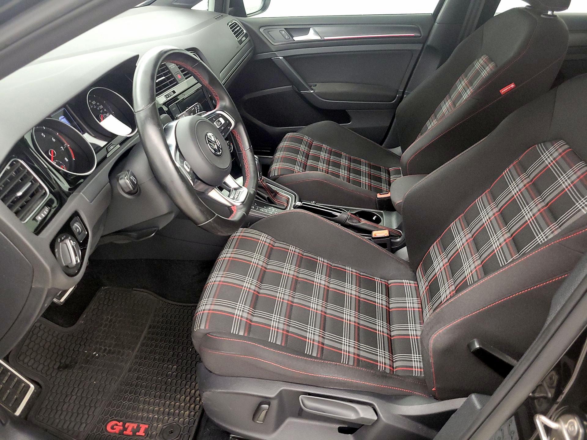 Thumbnail: 2019 Volkswagen Golf - 11