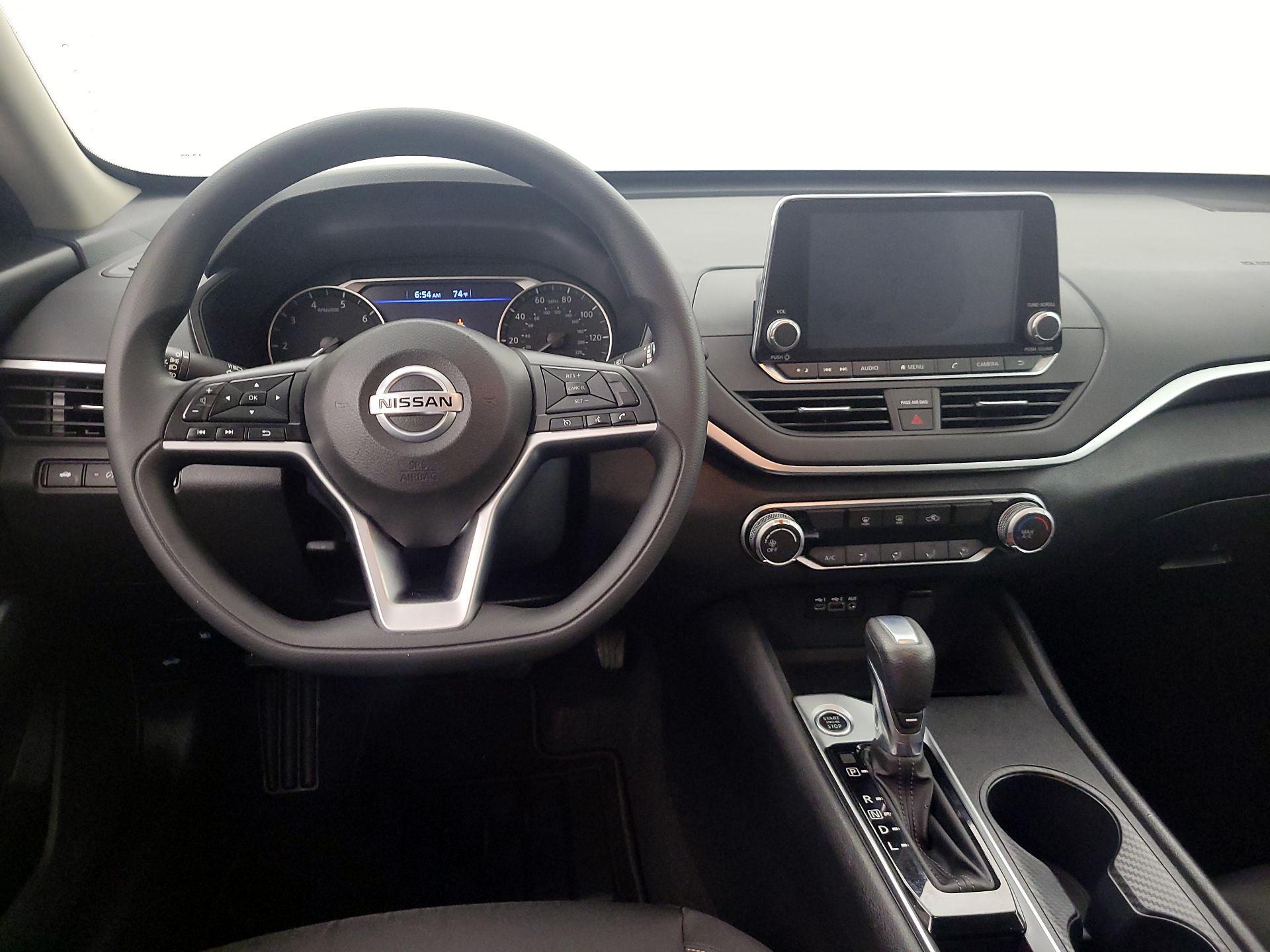 Thumbnail: 2020 Nissan Altima - 10