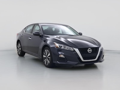 Black 2022 Nissan Altima SV
