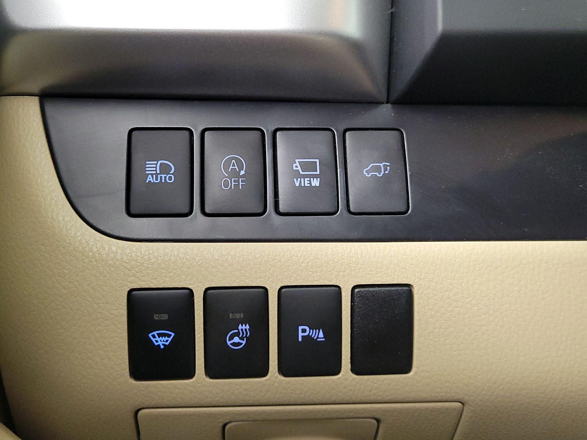 Thumbnail: 2019 Toyota Highlander - 13