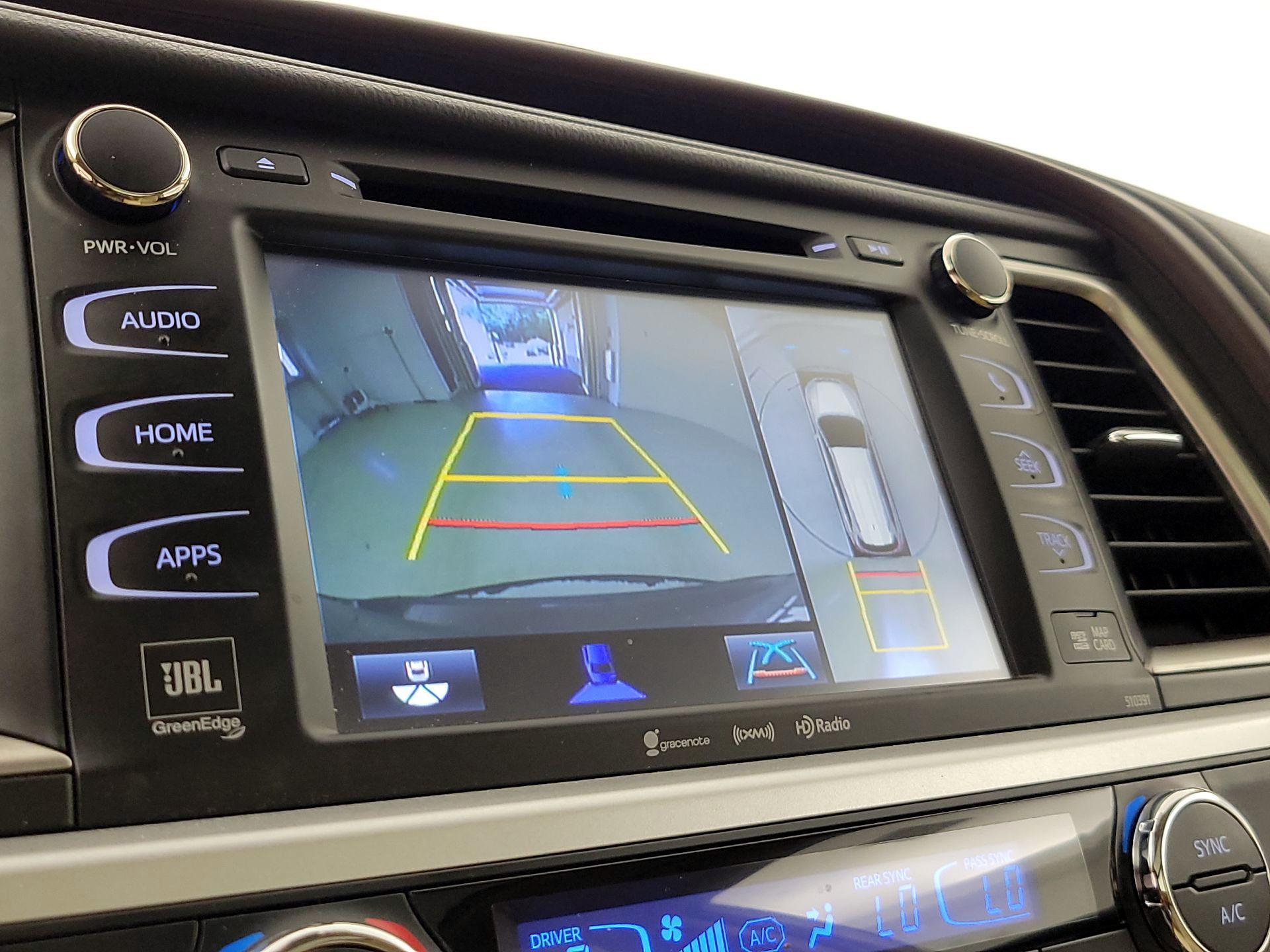 Thumbnail: 2019 Toyota Highlander - 15