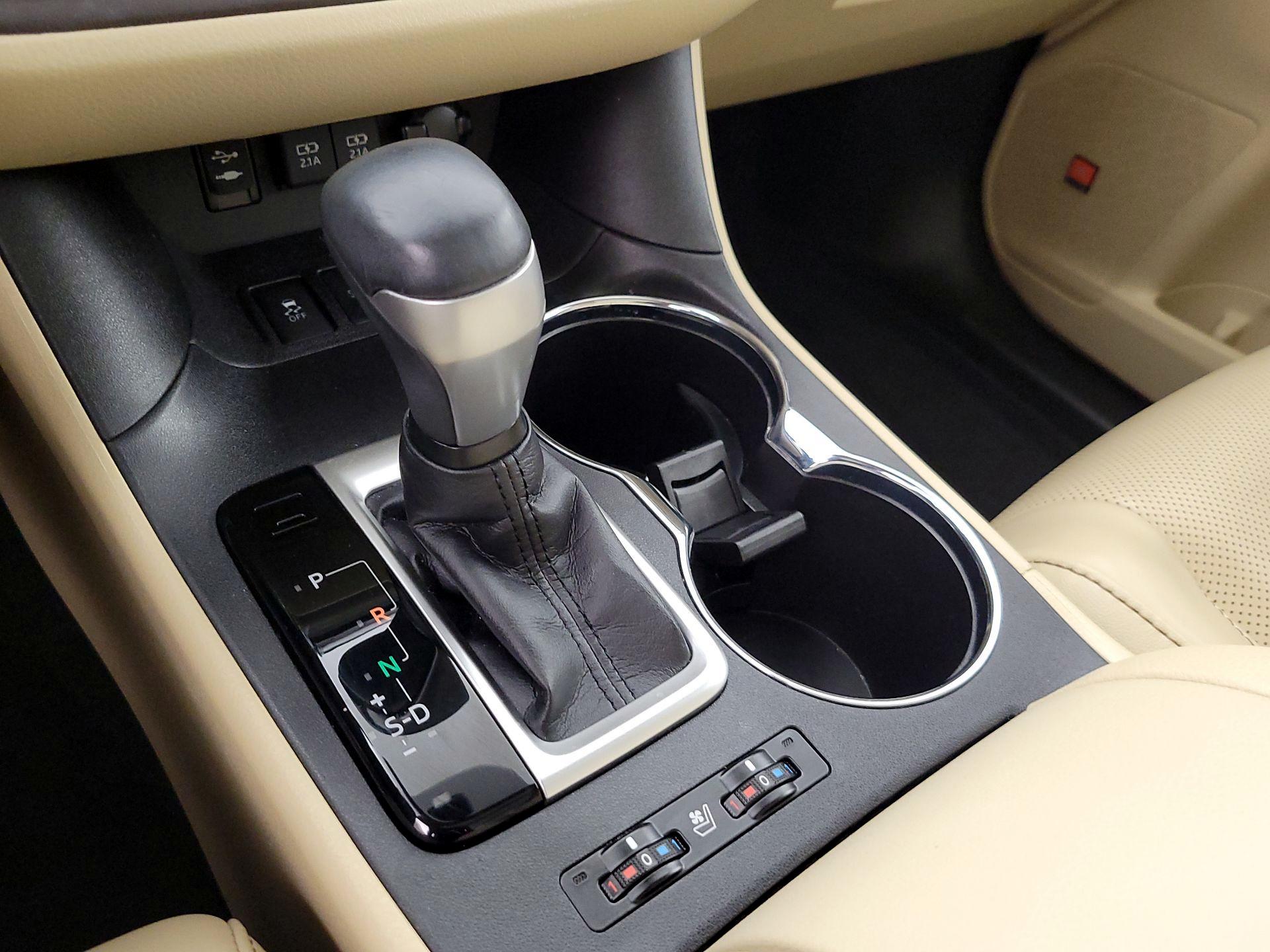 Thumbnail: 2019 Toyota Highlander - 18