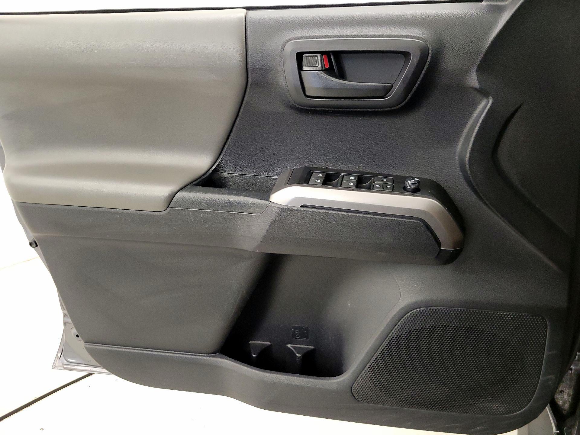 Thumbnail: 2020 Toyota Tacoma - 12