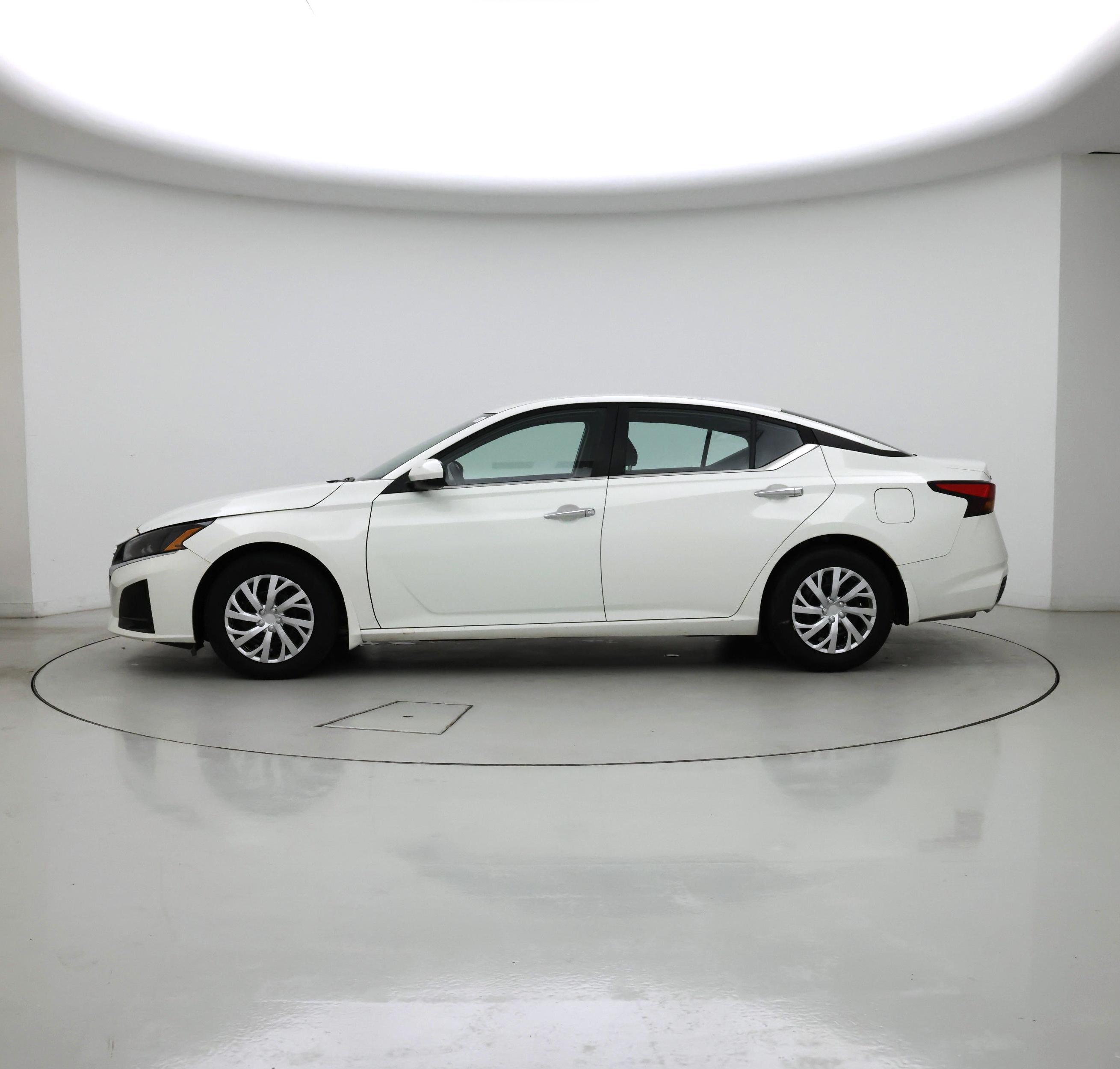 Thumbnail: 2023 Nissan Altima - 3