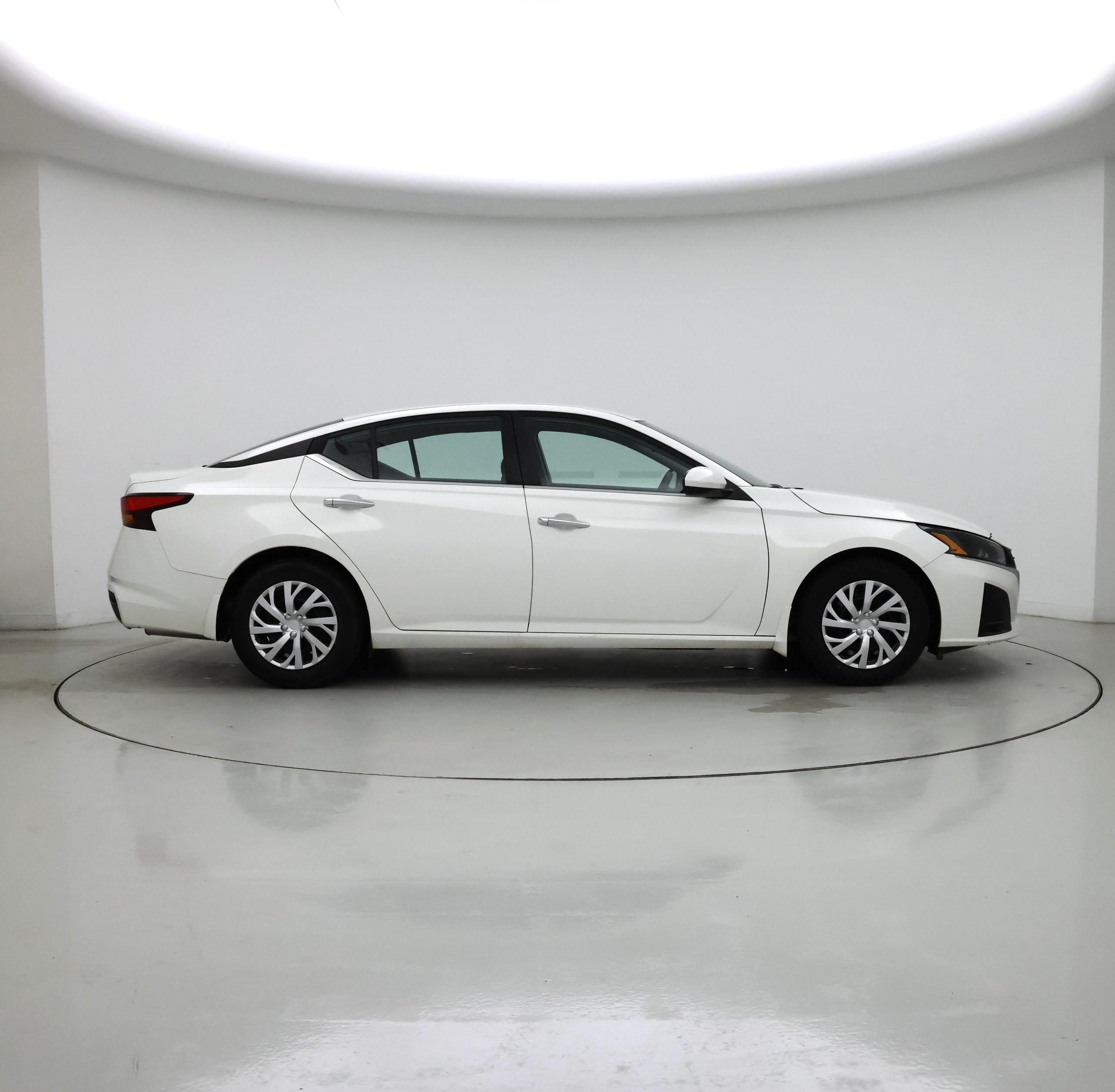 Thumbnail: 2023 Nissan Altima - 7