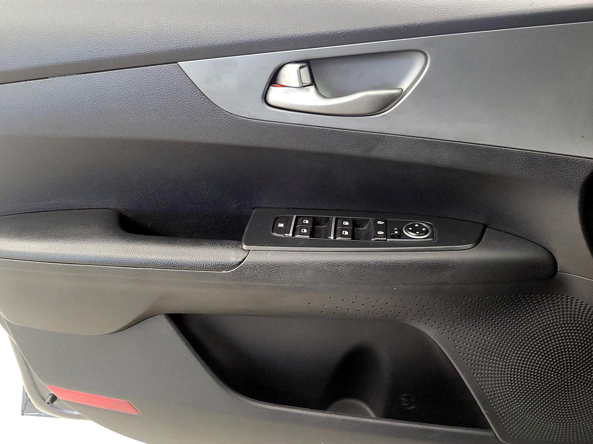 Thumbnail: 2020 Kia Forte - 12