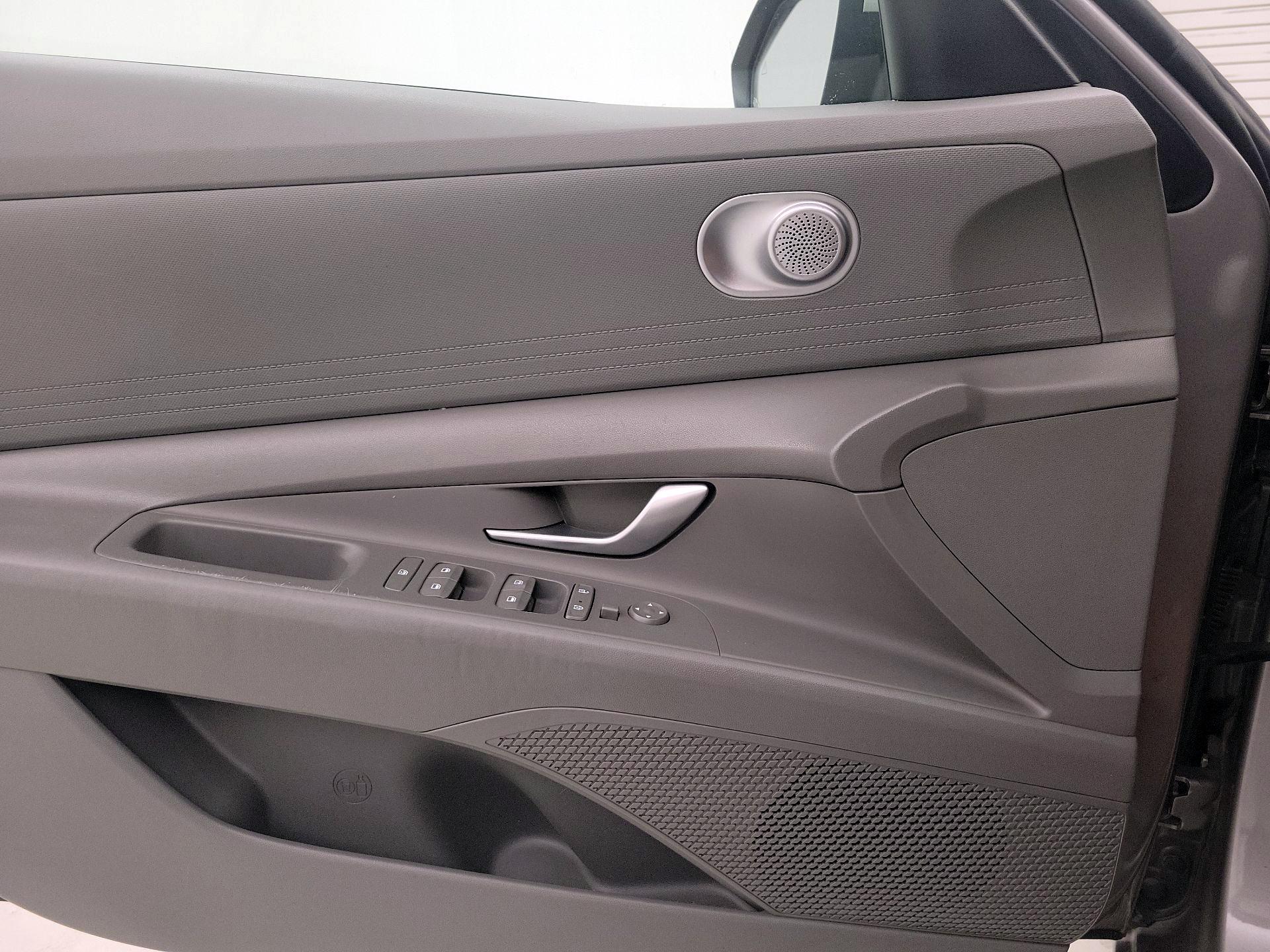 Thumbnail: 2022 Hyundai Elantra - 12