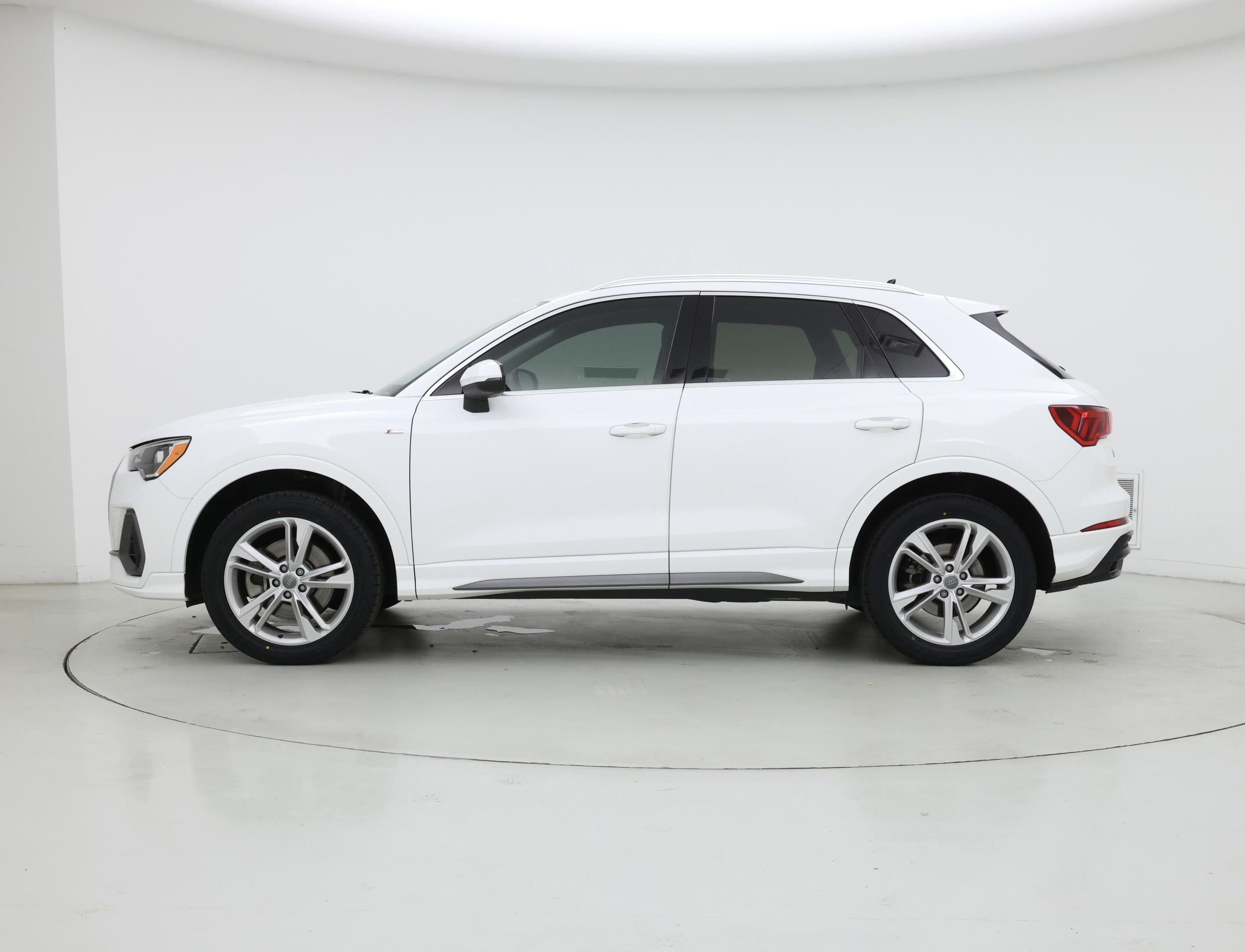 Thumbnail: 2020 Audi Q3 - 3