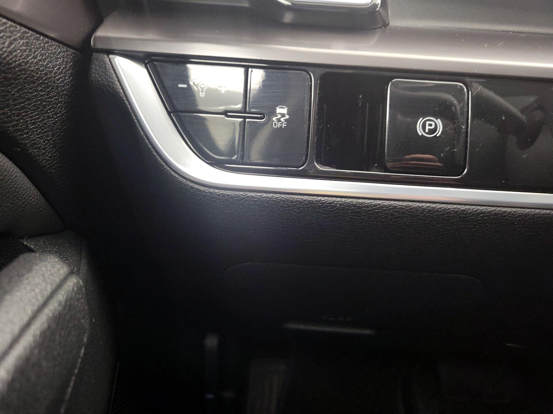 Thumbnail: 2023 Kia Sportage - 13