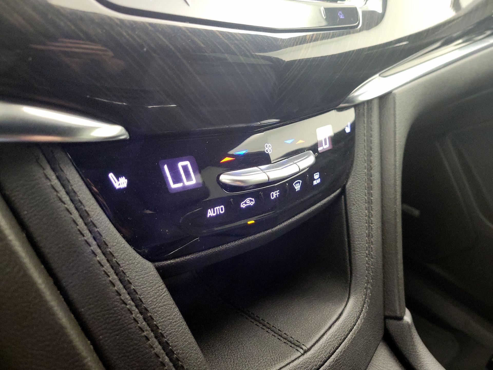 Thumbnail: 2021 Cadillac XT6 - 16