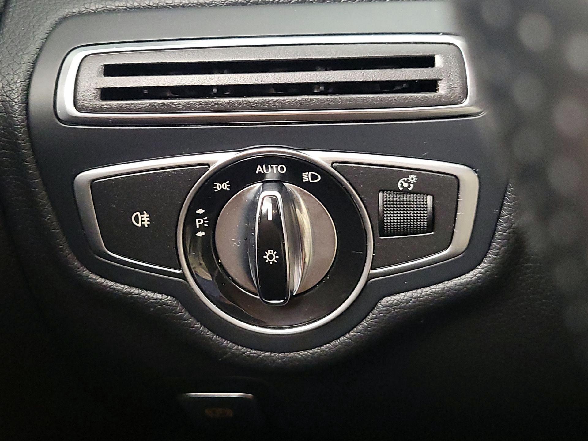 Thumbnail: 2015 Mercedes-Benz C-Class - 13