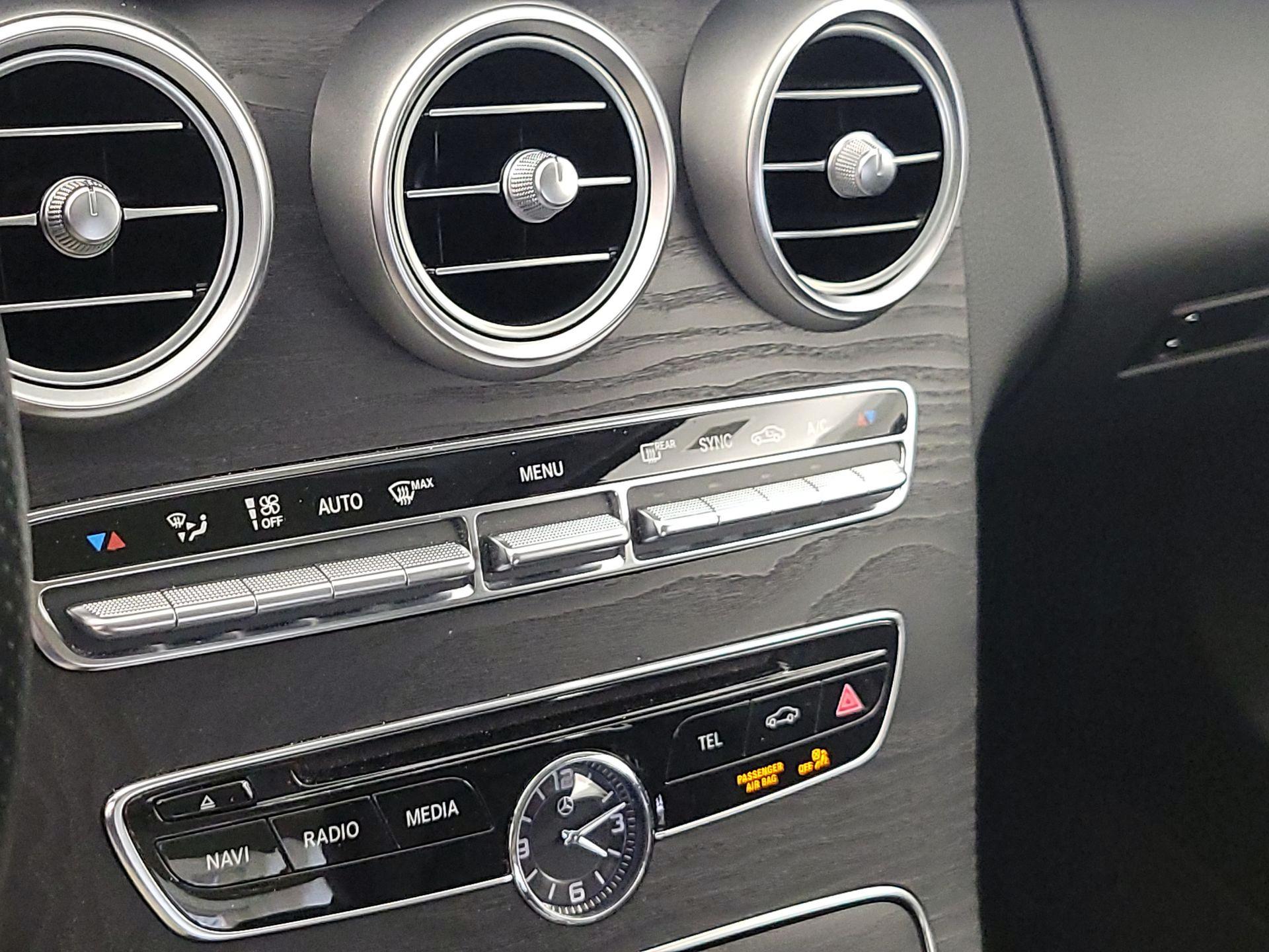Thumbnail: 2015 Mercedes-Benz C-Class - 17