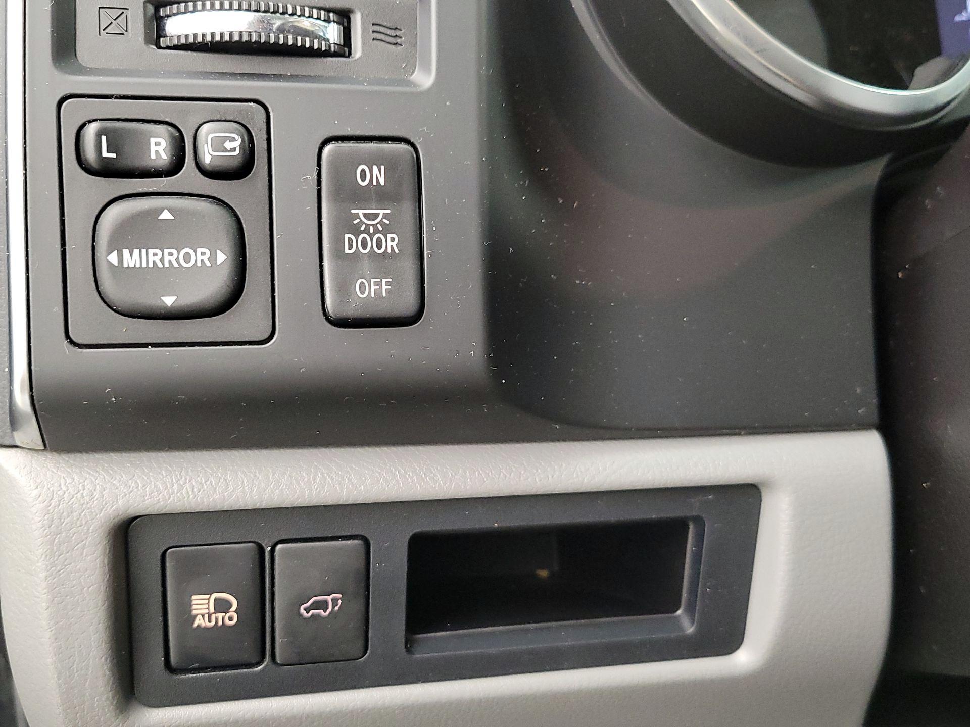 Thumbnail: 2018 Toyota Sequoia - 13