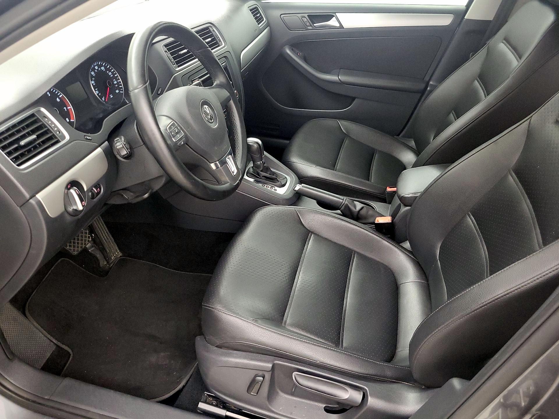 Thumbnail: 2014 Volkswagen Jetta - 11