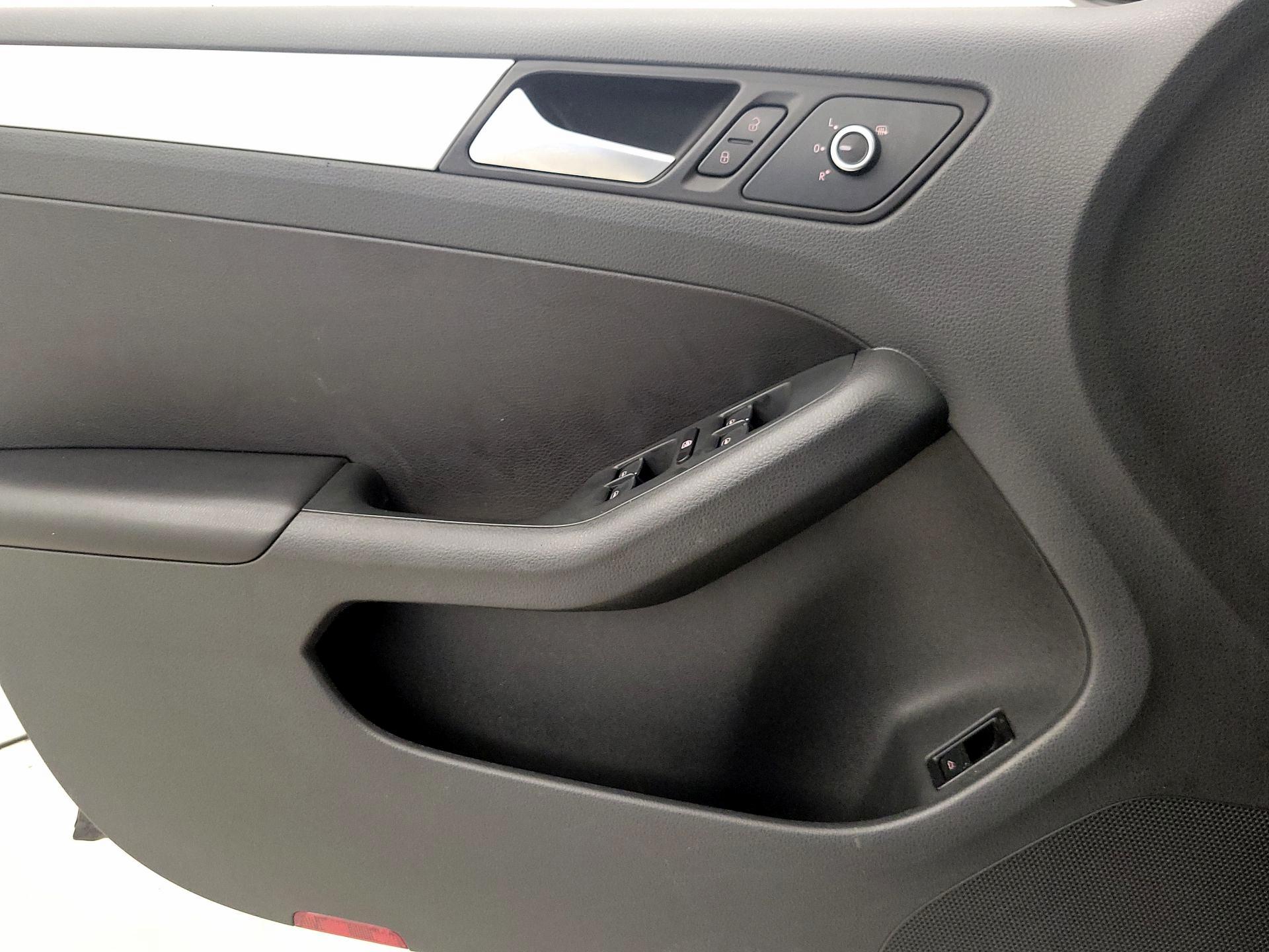 Thumbnail: 2014 Volkswagen Jetta - 12
