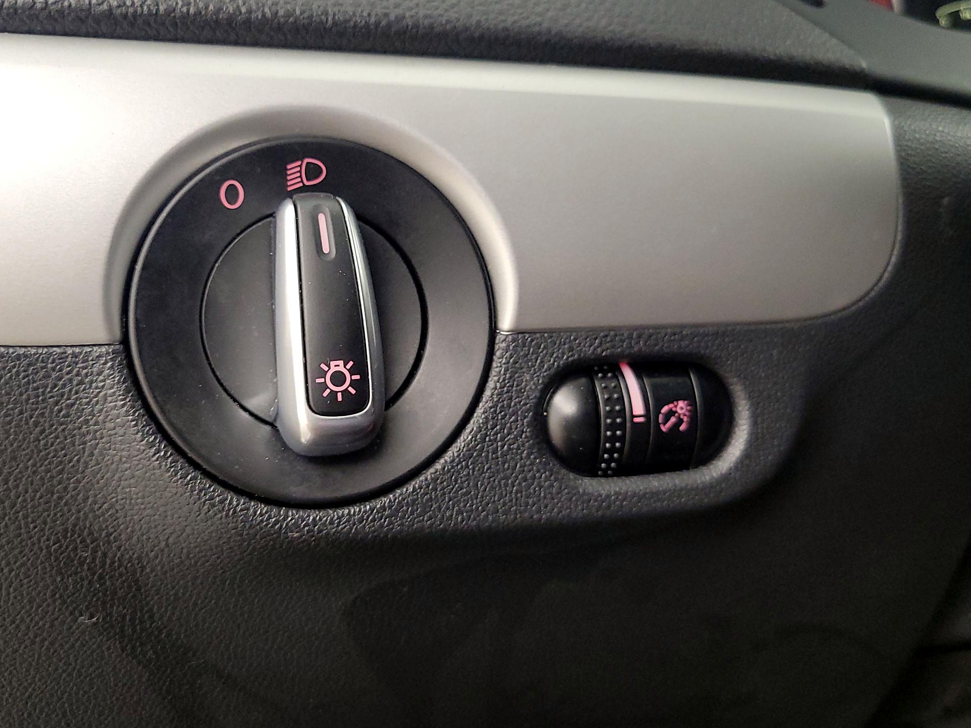 Thumbnail: 2014 Volkswagen Jetta - 13