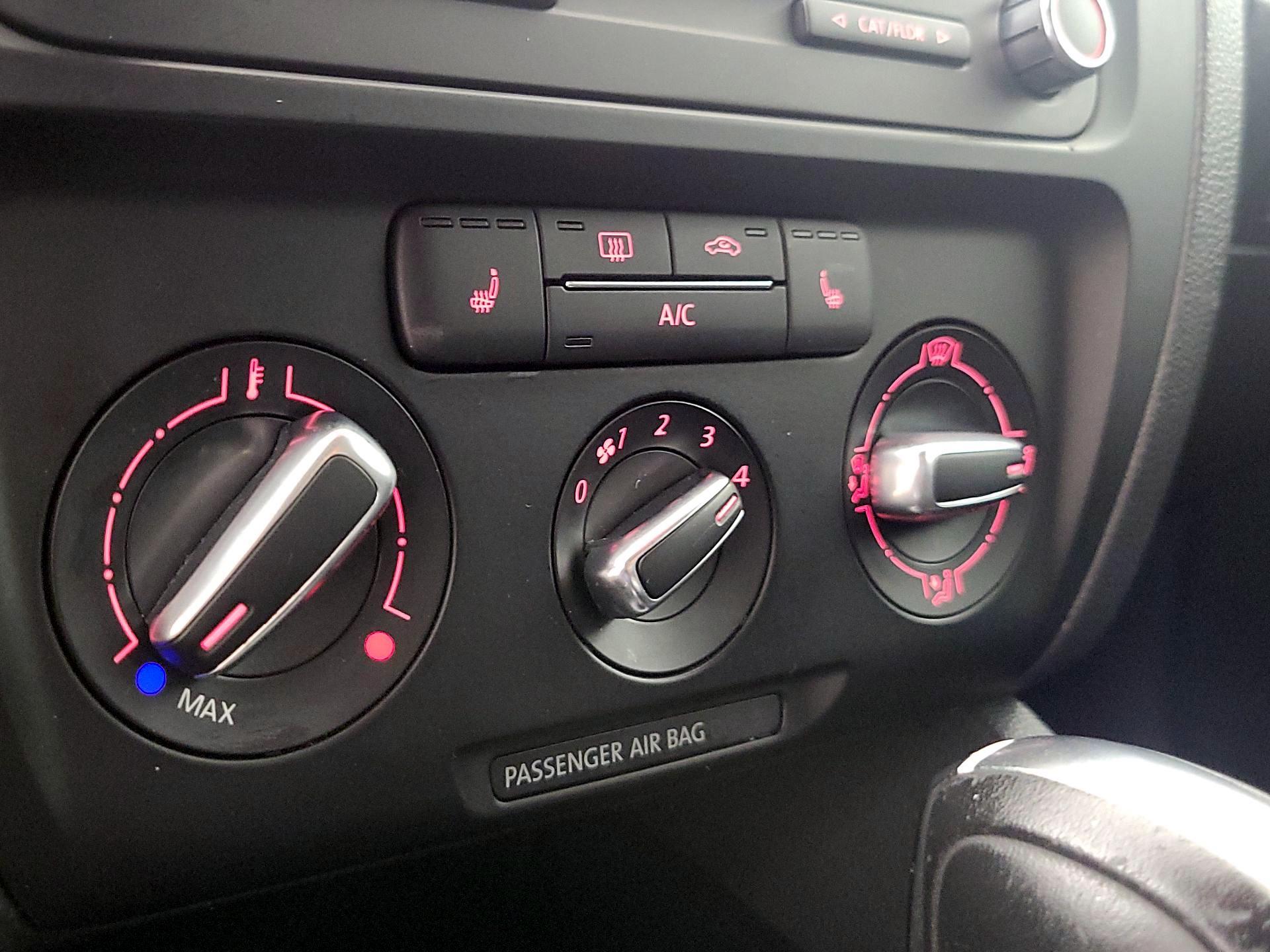 Thumbnail: 2014 Volkswagen Jetta - 15