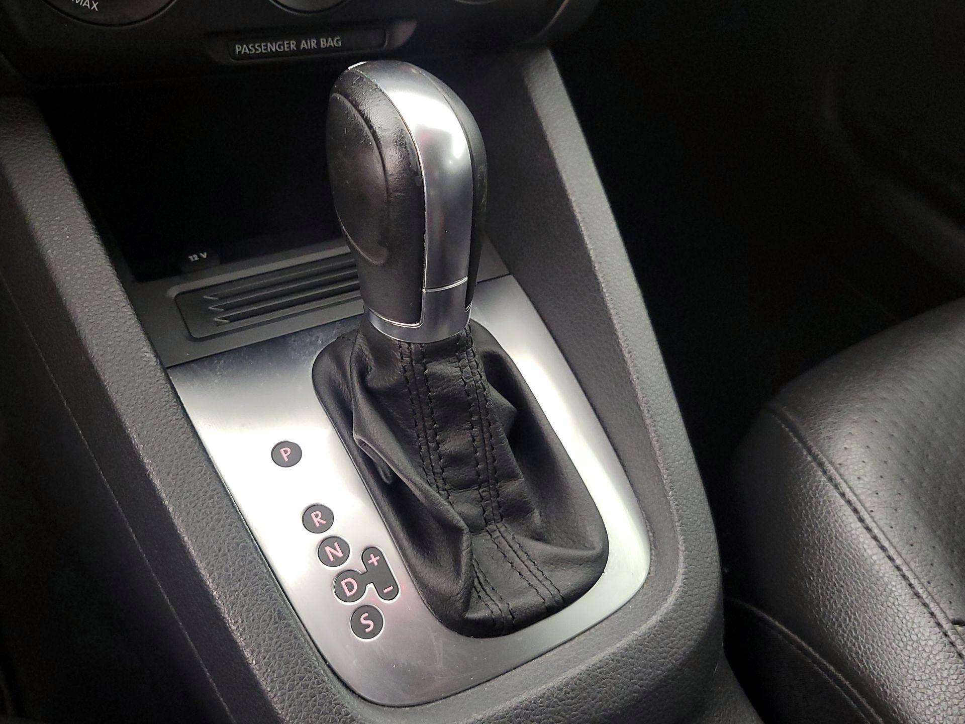 Thumbnail: 2014 Volkswagen Jetta - 16