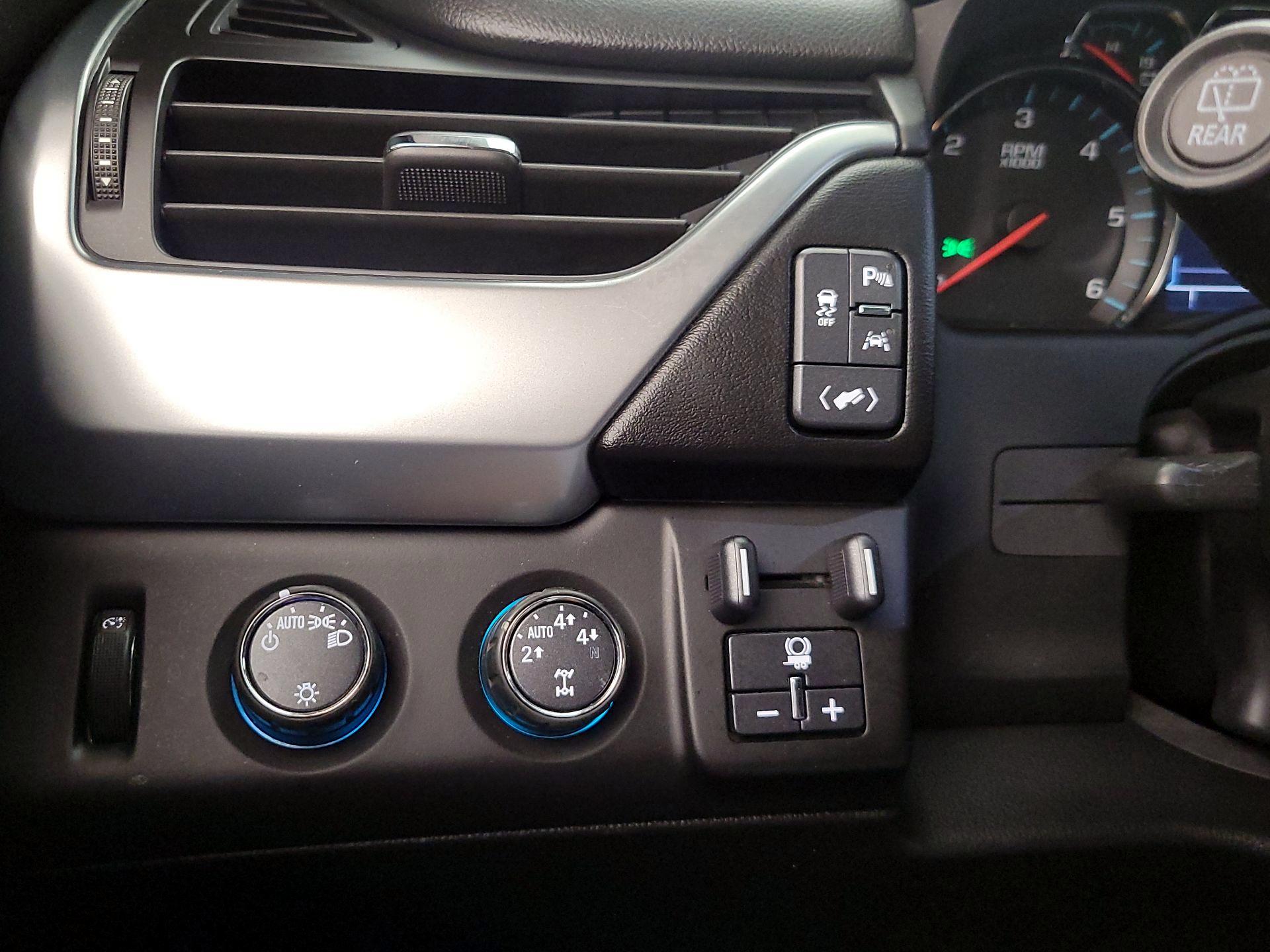 Thumbnail: 2016 Chevrolet Tahoe - 13