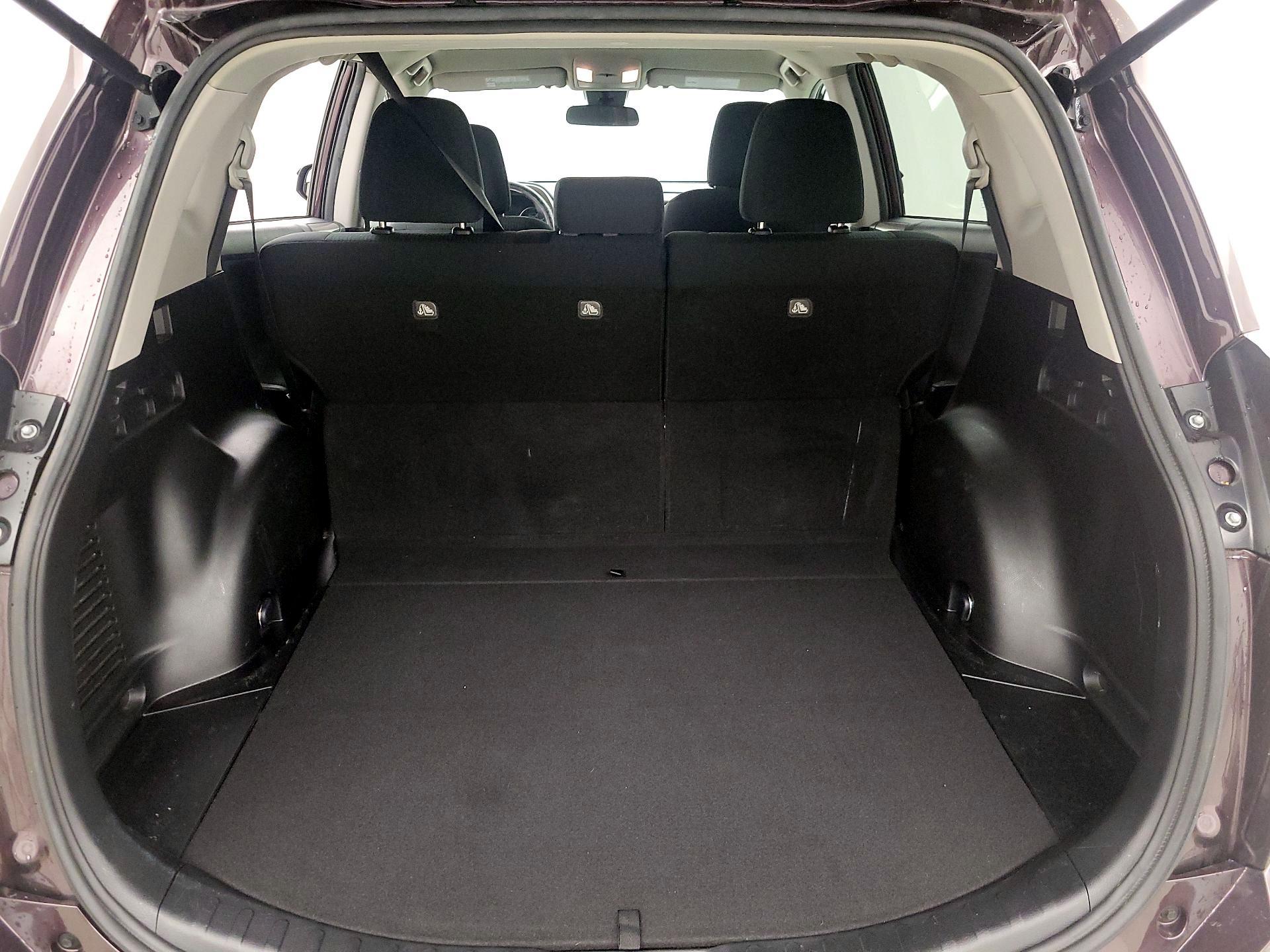 Thumbnail: 2017 Toyota RAV4 - 20