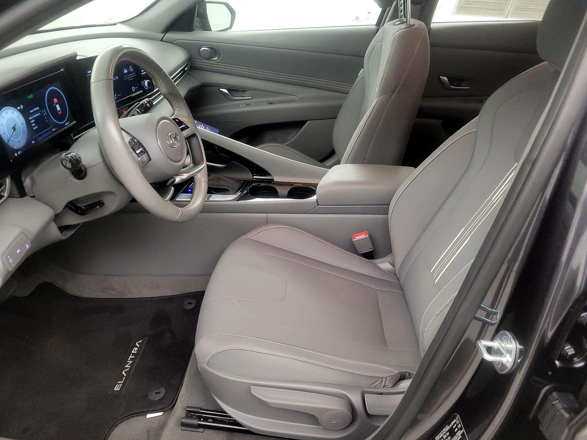 Thumbnail: 2022 Hyundai Elantra - 11