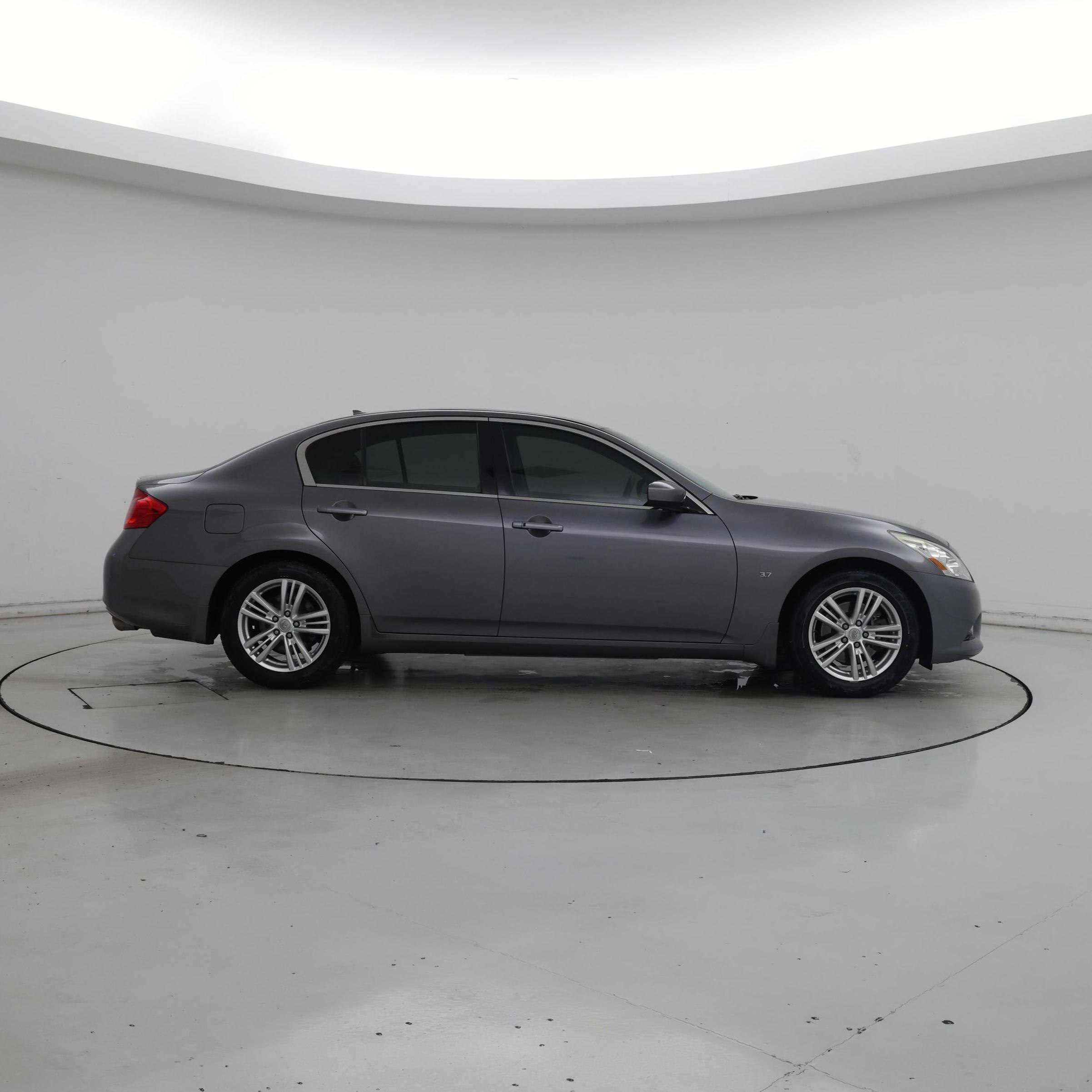 Thumbnail: 2015 INFINITI  - 7