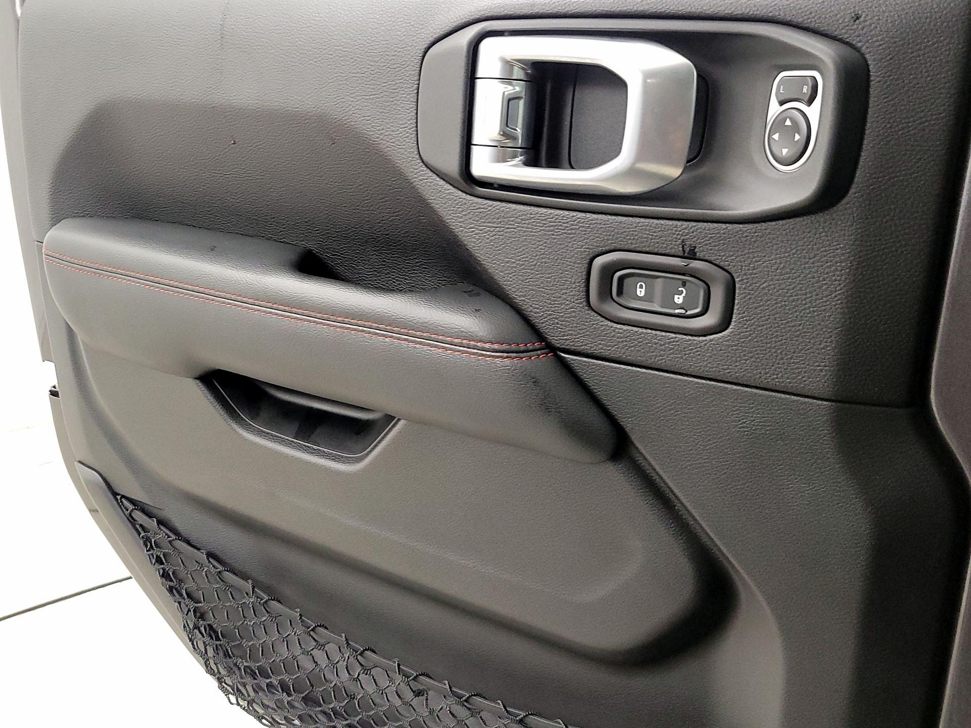 Thumbnail: 2019 Jeep Wrangler - 12