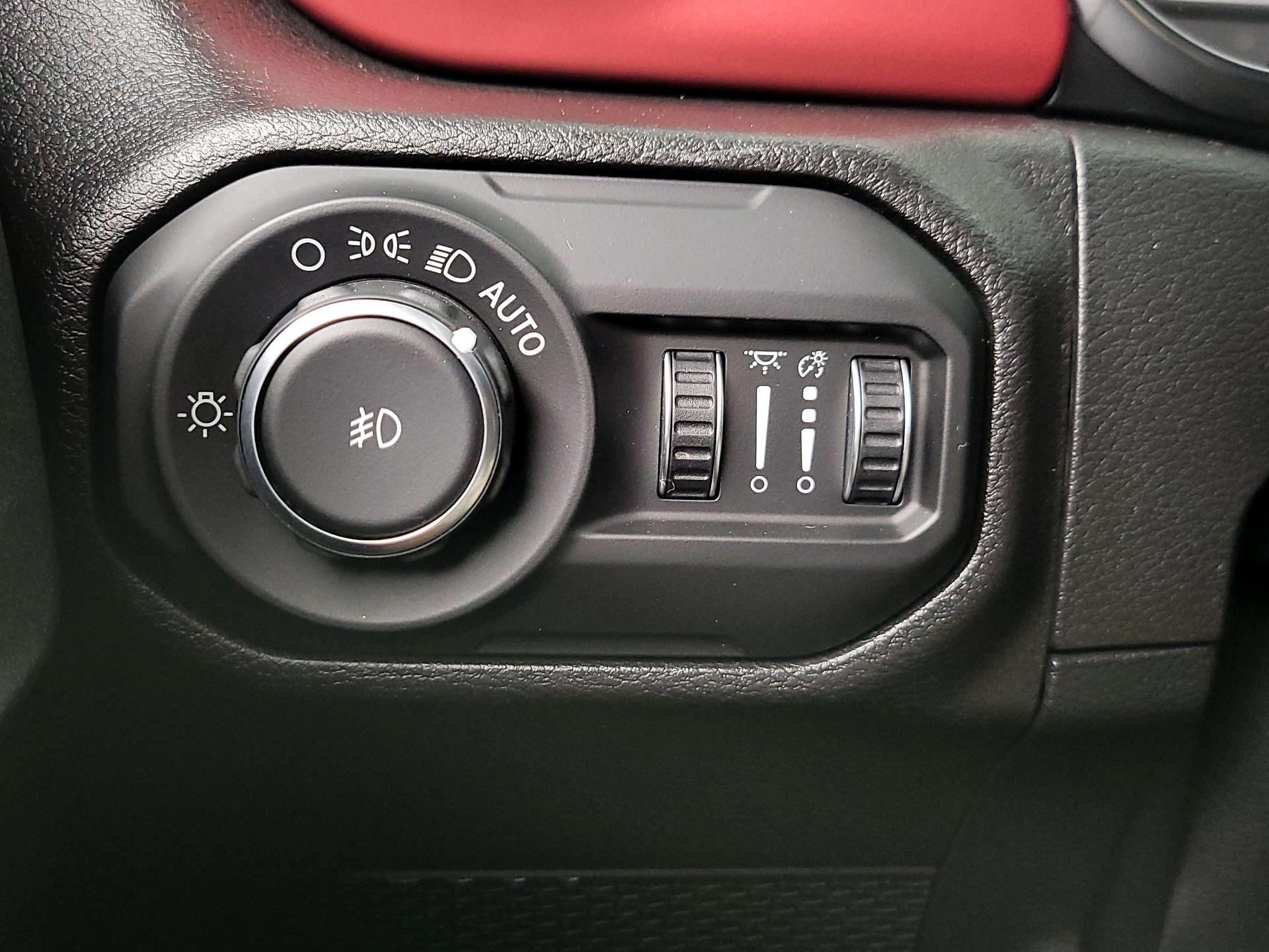 Thumbnail: 2019 Jeep Wrangler - 13