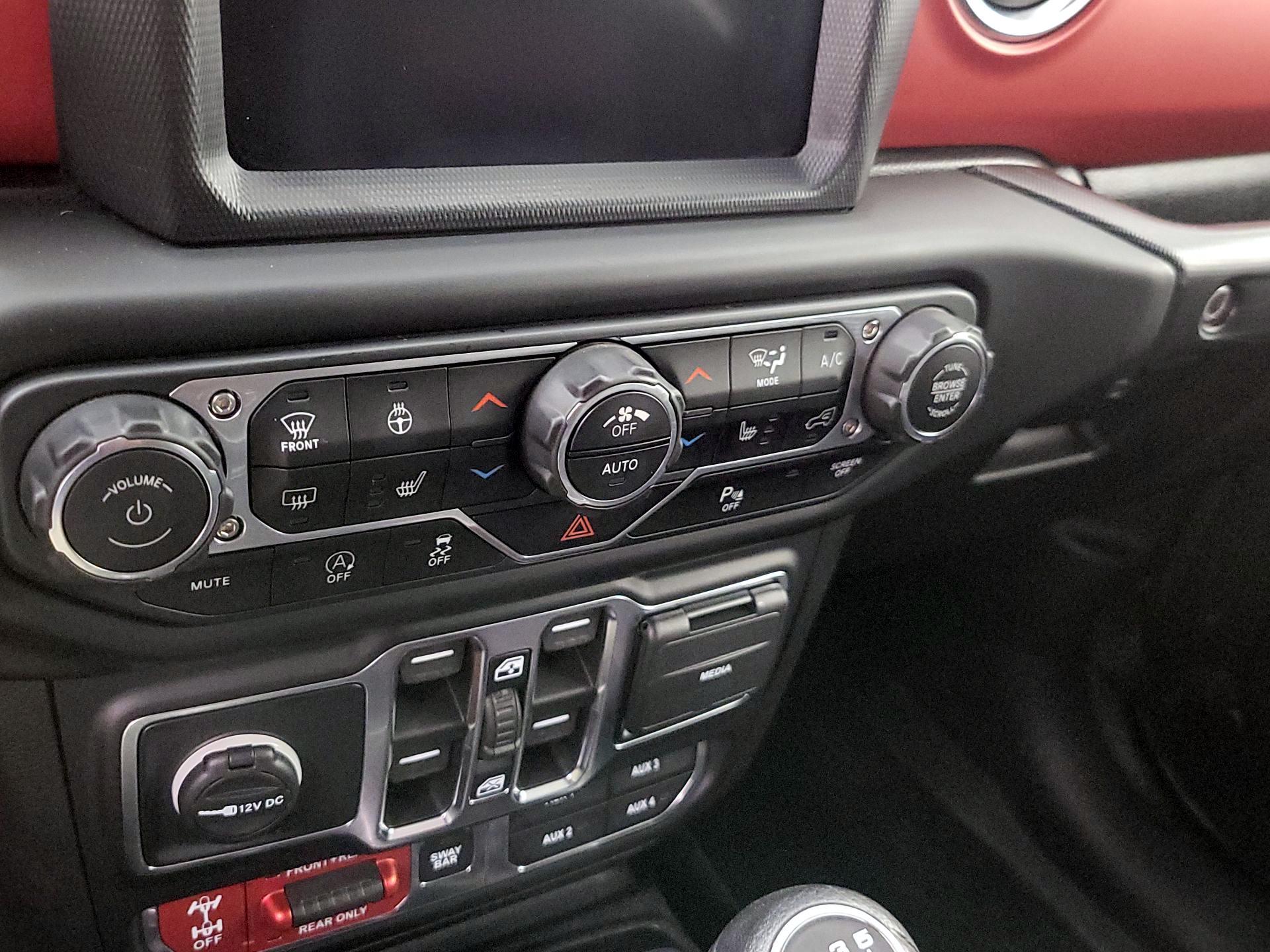 Thumbnail: 2019 Jeep Wrangler - 17