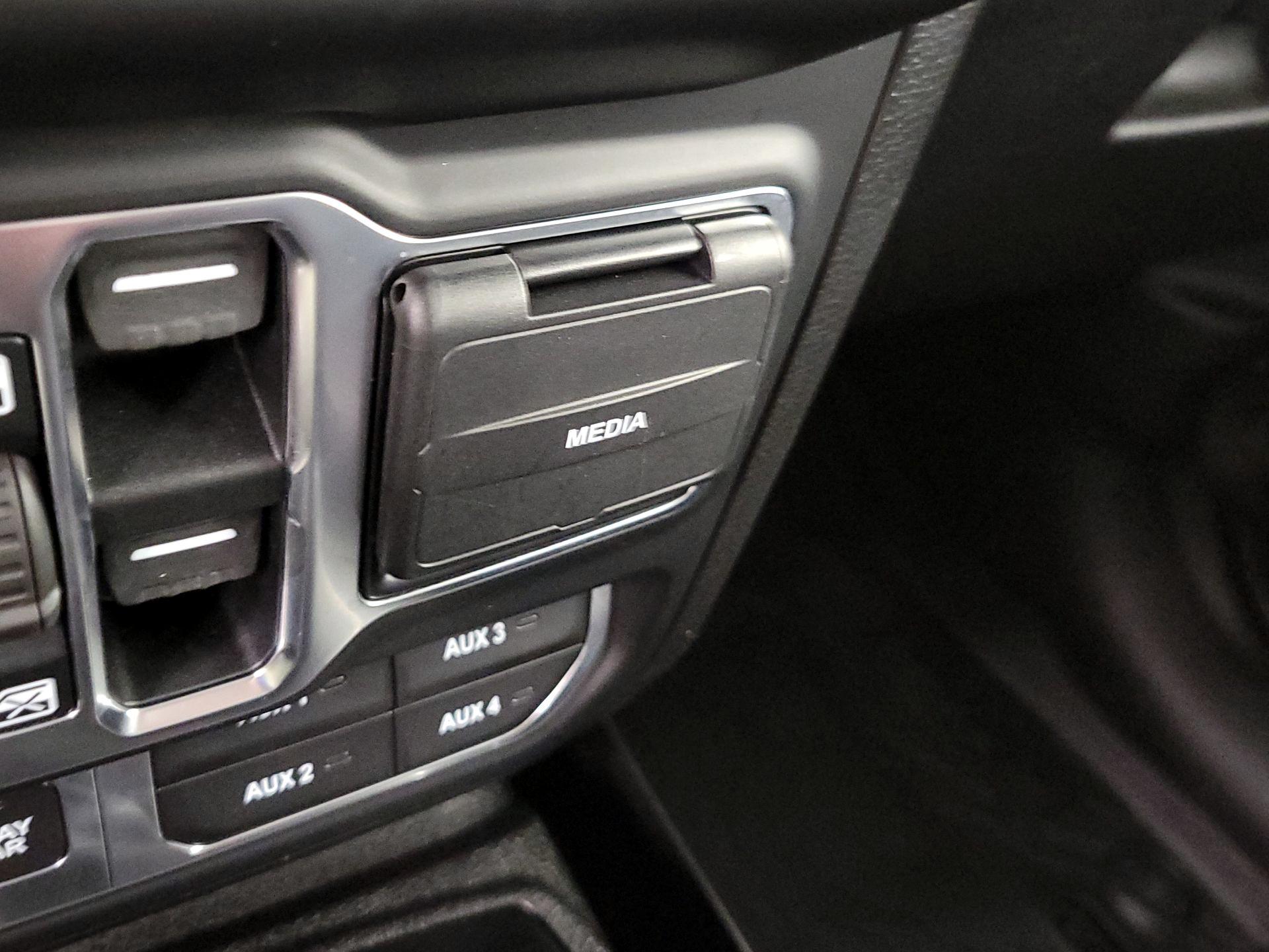 Thumbnail: 2019 Jeep Wrangler - 19