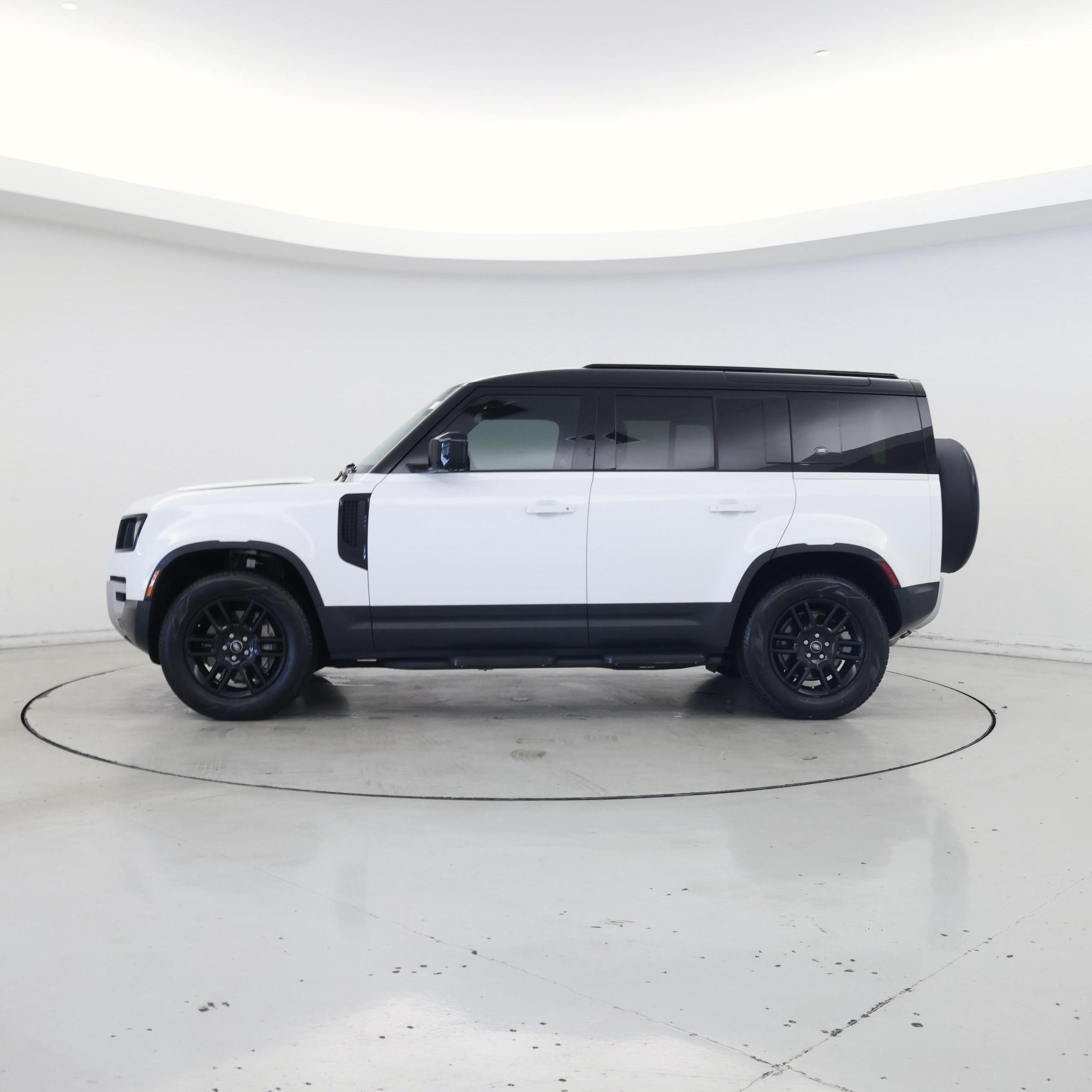 Thumbnail: 2024 Land Rover Defender - 3