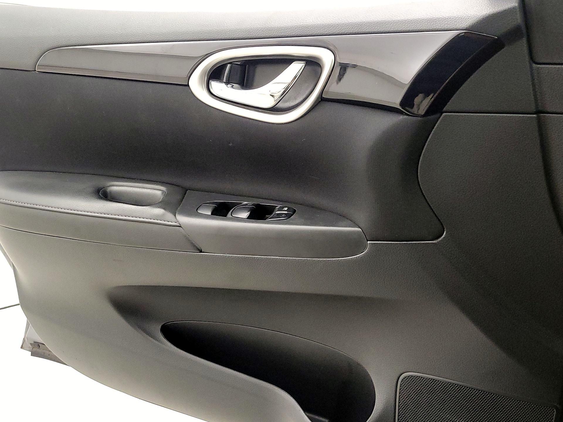 Thumbnail: 2019 Nissan Sentra - 12