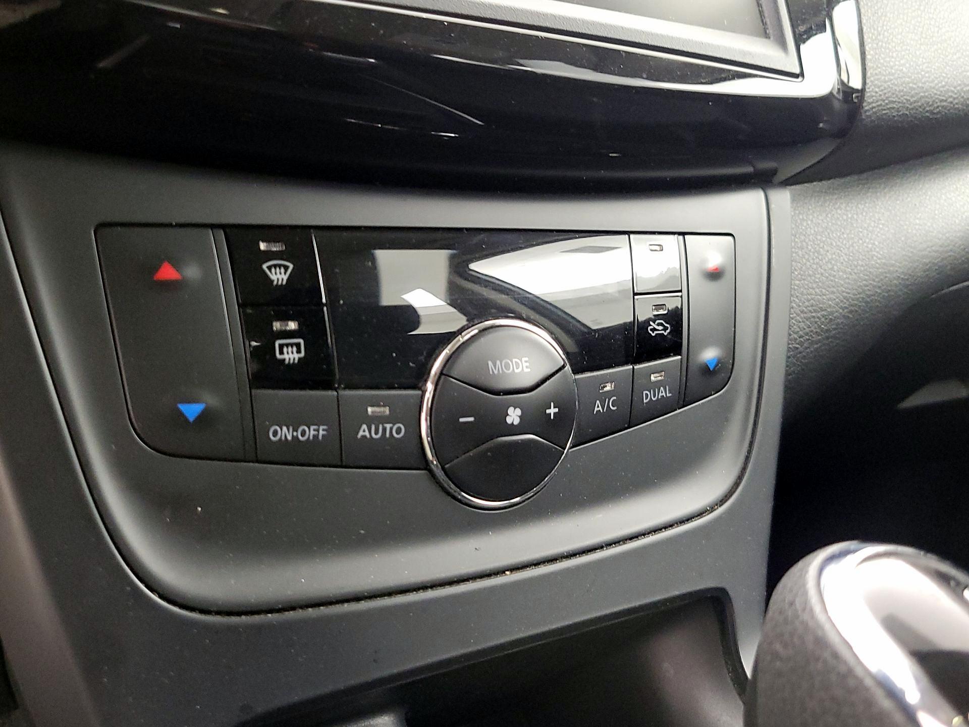 Thumbnail: 2019 Nissan Sentra - 16