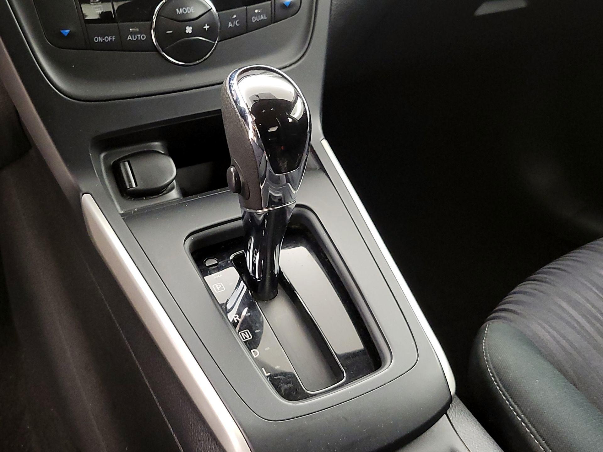 Thumbnail: 2019 Nissan Sentra - 17