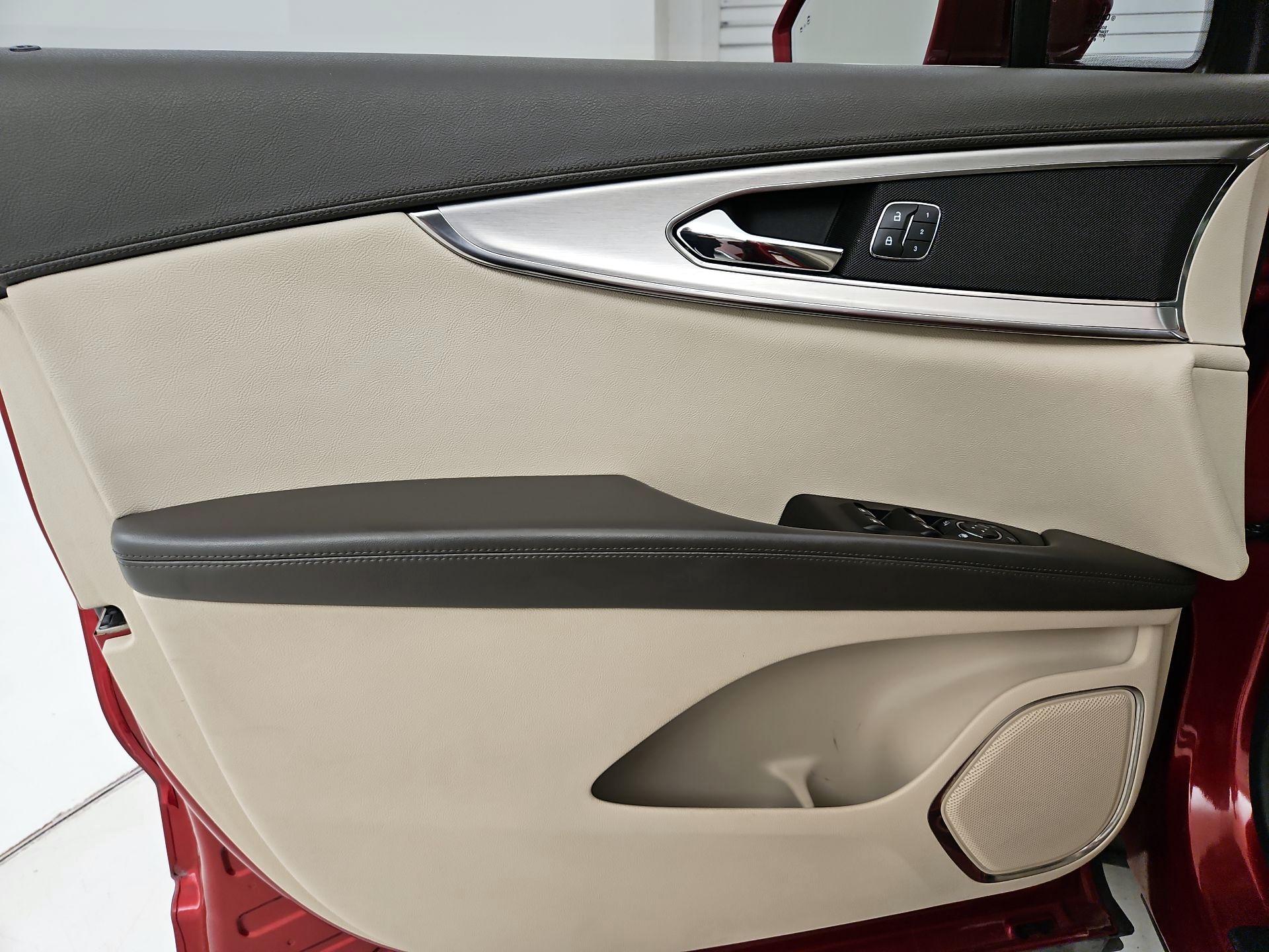 Thumbnail: 2020 Lincoln Nautilus - 12